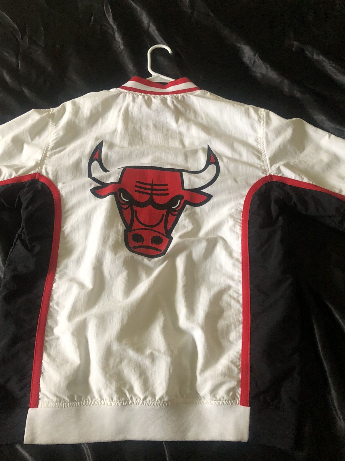 Mitchell & Ness (BNWT) Chicago Bulls Warm Up Jacket Sz. L Size US M / EU 48-50 / 2 - 2 Thumbnail