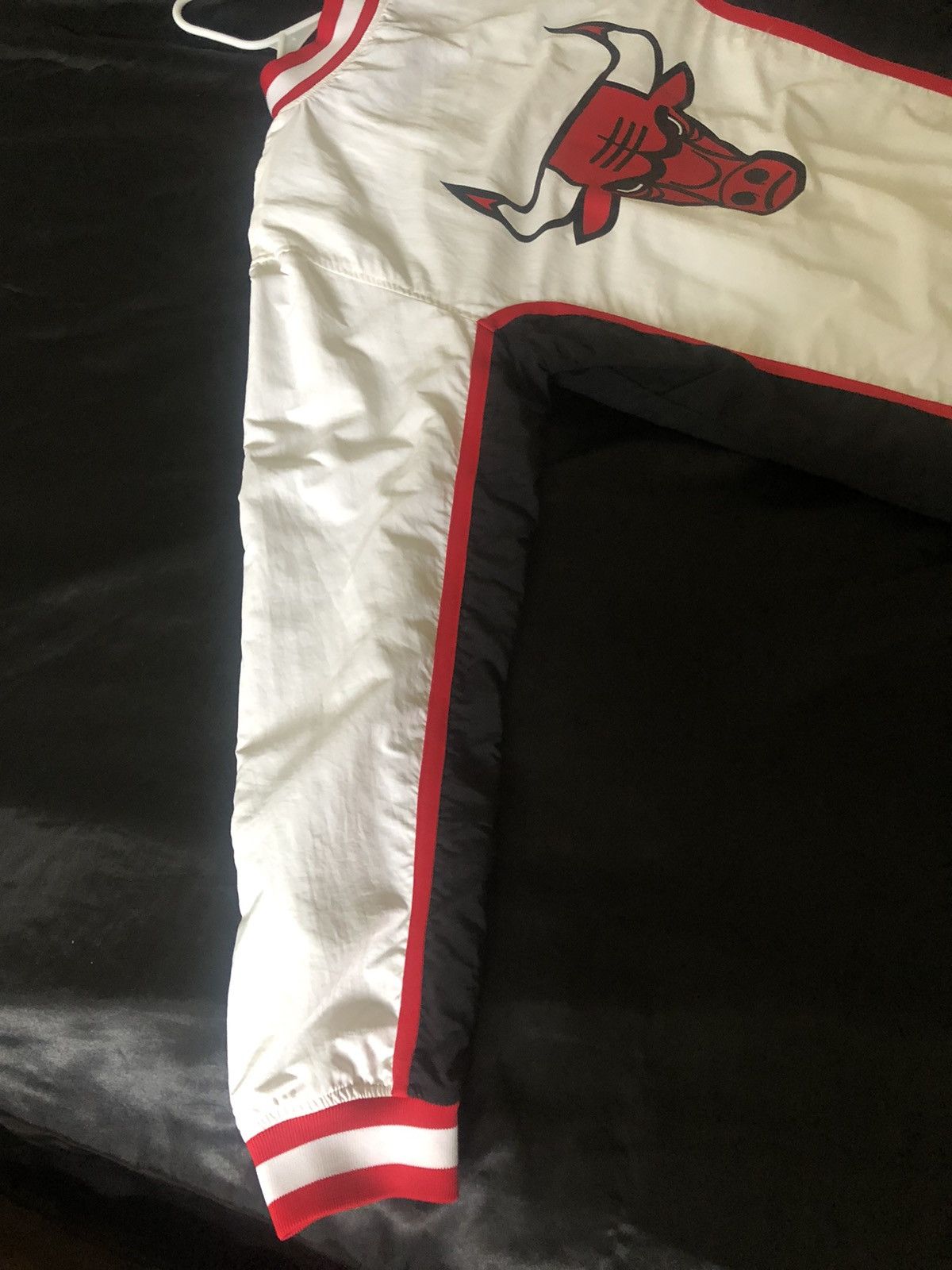 Mitchell & Ness (BNWT) Chicago Bulls Warm Up Jacket Sz. L Size US M / EU 48-50 / 2 - 5 Thumbnail