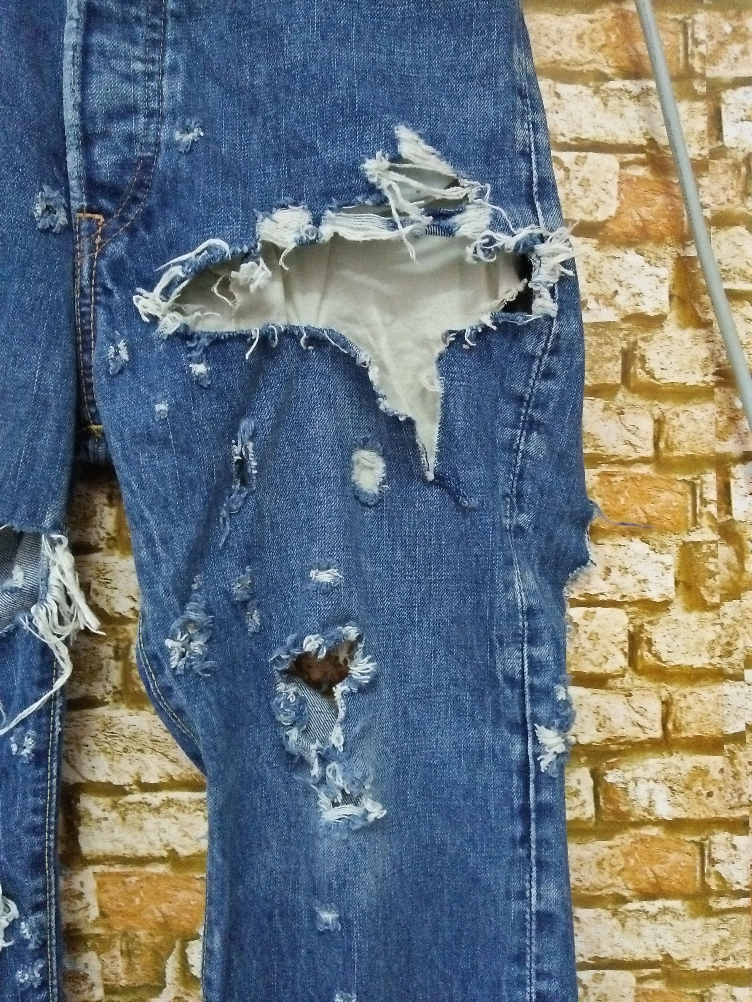 Japanese Brand RNA TRANSFORM & NEW JAPAN HEAVY DISTRESSED DESTROYED (A861) Size US 32 / EU 48 - 4 Thumbnail