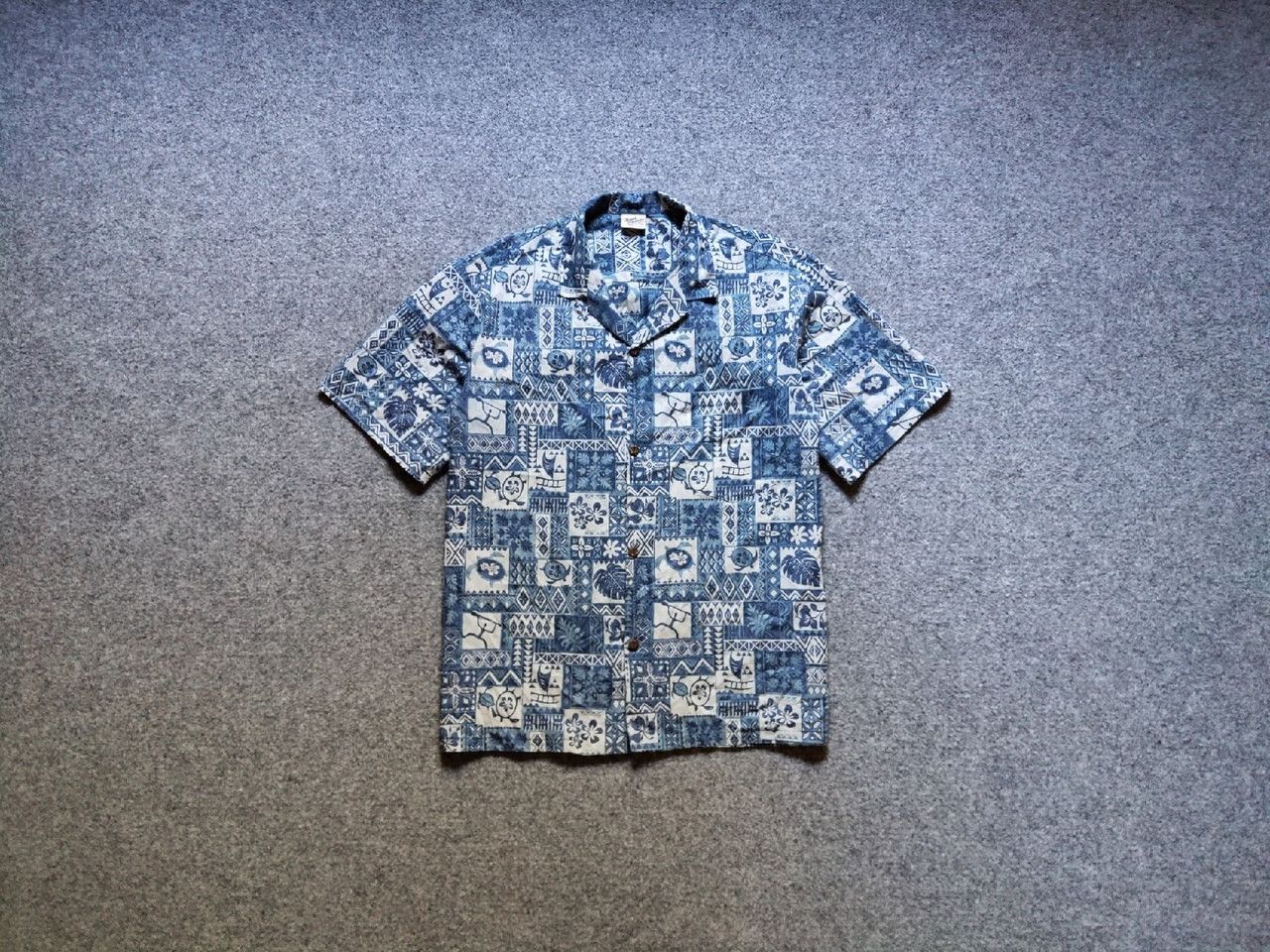 Vintage Vintage ROYAL HAWAIIAN CREATIONS TAPA MEN'S ALOHA SHIRT Size US XL / EU 56 / 4 - 1 Thumbnail