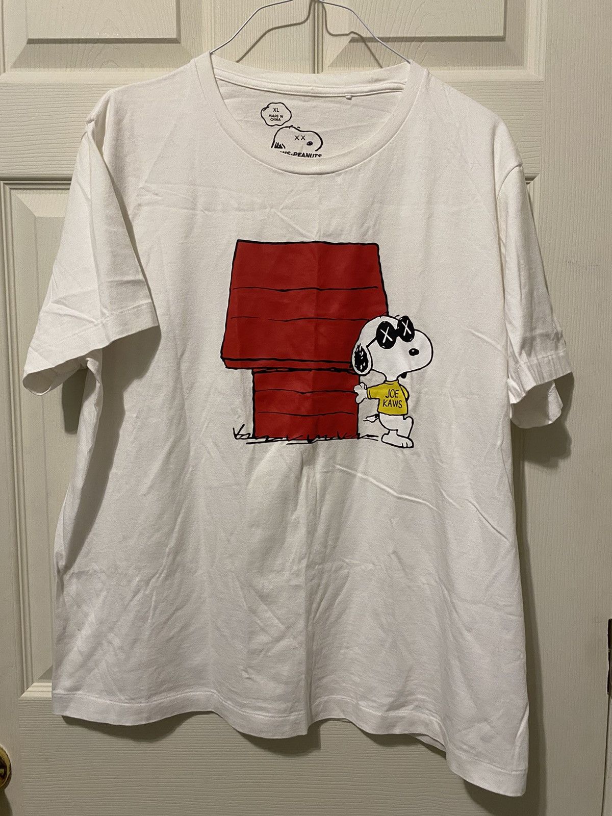 Kaws × Peanuts Kaws Uniqlo Peanuts Joe Kaws Doghouse Tee White Size US XL / EU 56 / 4 - 1 Thumbnail