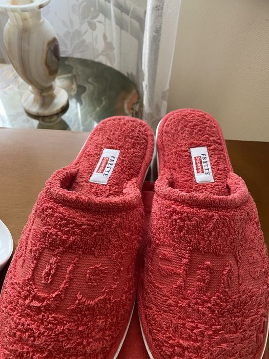 Supreme frette slippers discount red