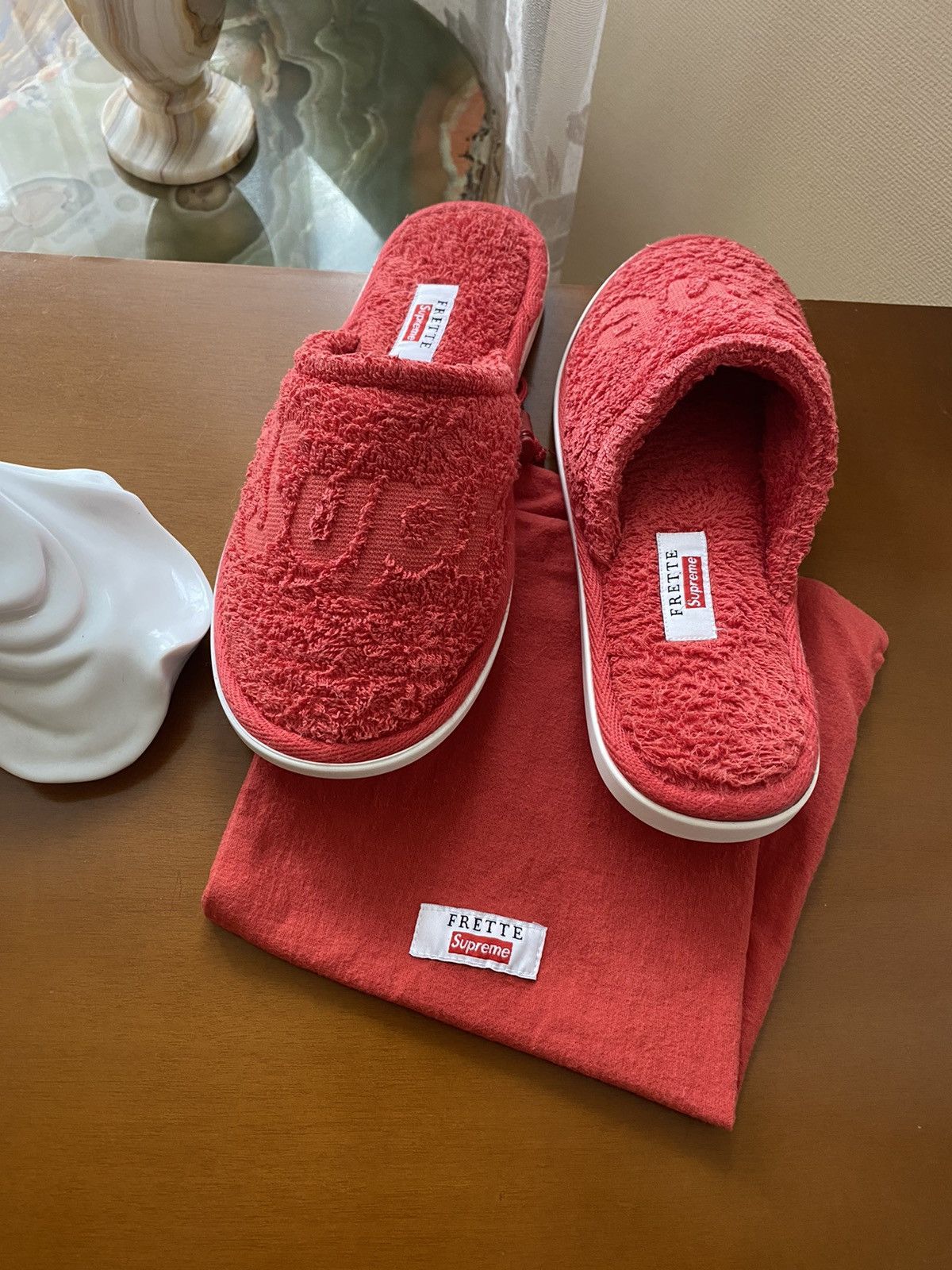 国際ブランド supreme frette slippers red us8-10 - 靴/シューズ