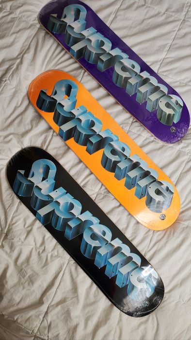 Supreme chrome logo store skateboard