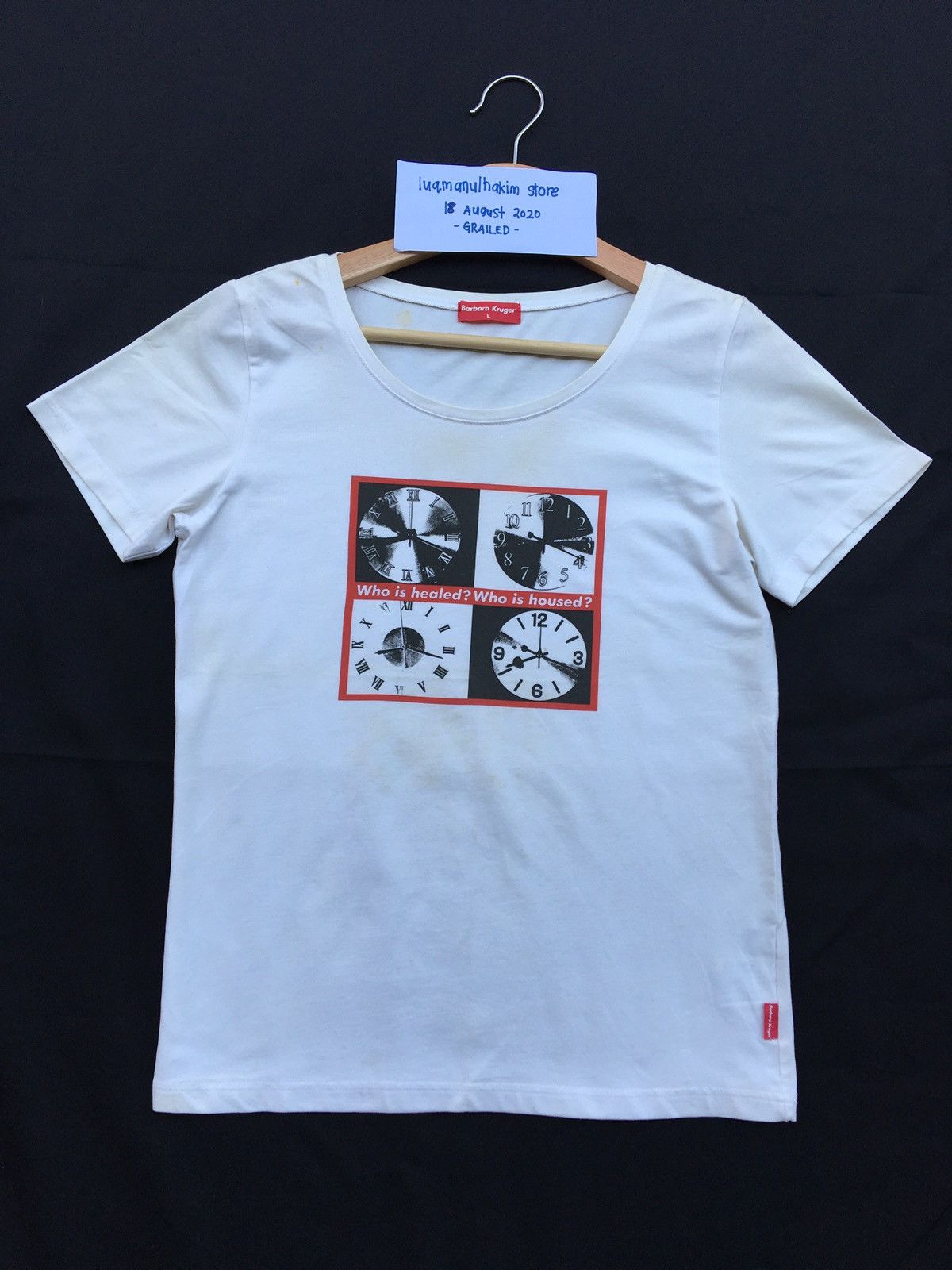 Barbara Kruger Barbara Kruger ‘Who is healed? Who is housed’ White Print T Size US S / EU 44-46 / 1 - 1 Thumbnail