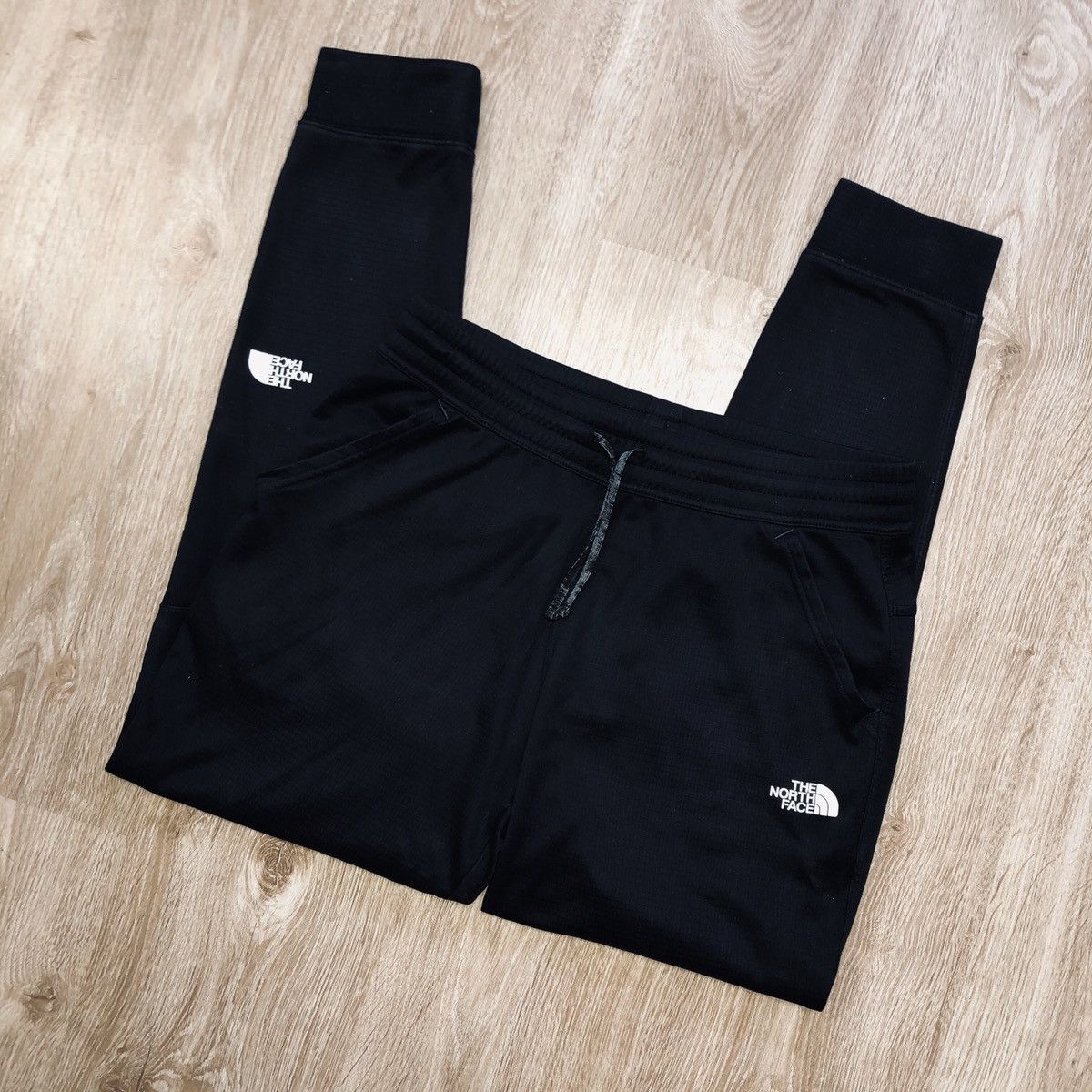 The North Face THE NORTH FACE FREE SHIPPING size S Sport Pants Casual Black Size US 30 / EU 46 - 1 Thumbnail