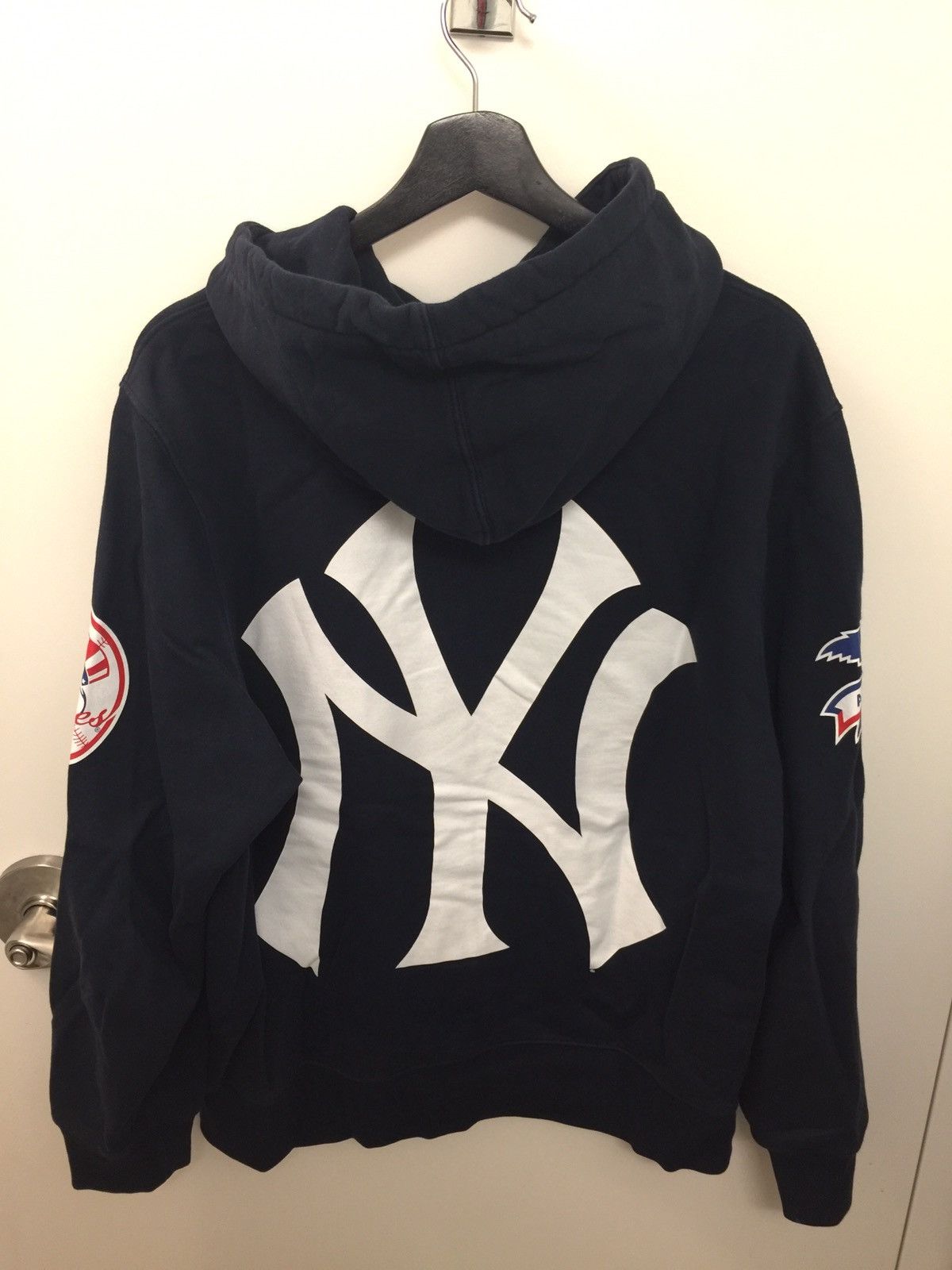 Supreme Supreme x NY Yankees Hoodie in Navy Size US M / EU 48-50 / 2 - 2 Preview