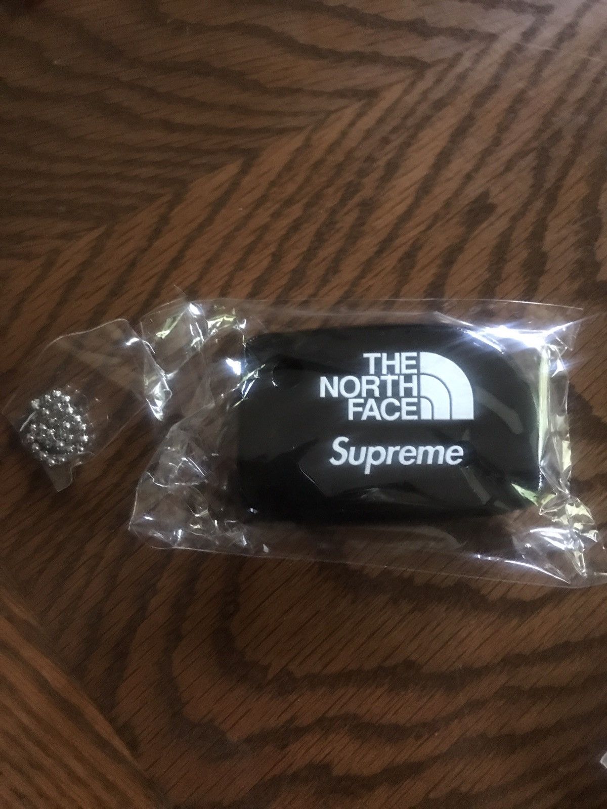 Supreme x The North shops Face - Floating Keychain (Black) - TNF SS20