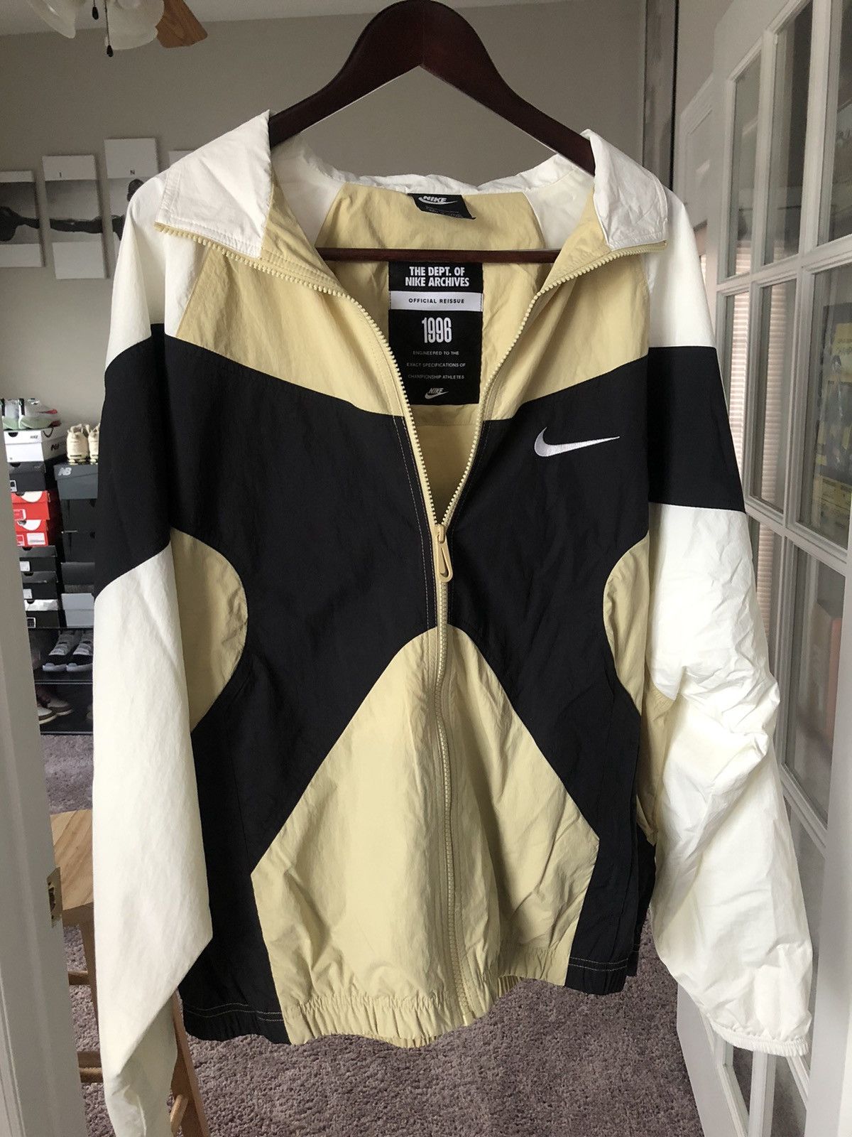 Nike archive woven jacket sale