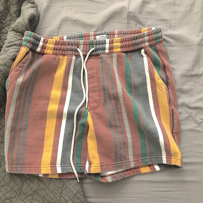 Uo lucien stripe store volley short