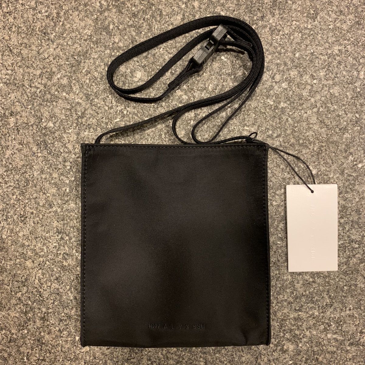バッグ ALYX 9SM PASSPORT BAG 1017 ALYX 9SM - Passport Crossbody Bag | HBX - Globally