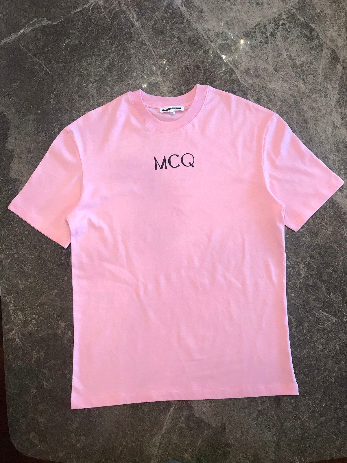Tシャツ・カットソー alexander mcqueen Alexander McQueen Shirts Pink Alexander McQueen - Pink t-shirt with logo embroidery