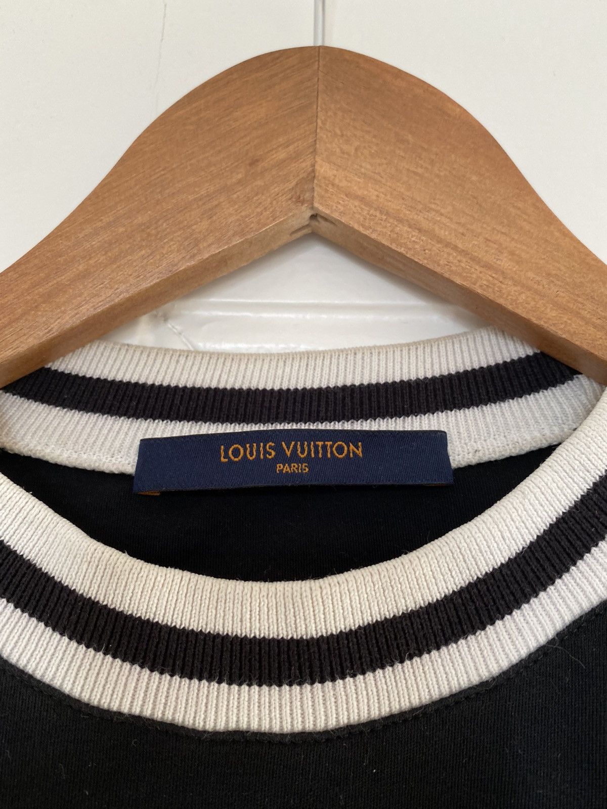 Louis Vuitton Upside Down Louis Vuitton T-Shirt Size US M / EU 48-50 / 2 - 2 Thumbnail