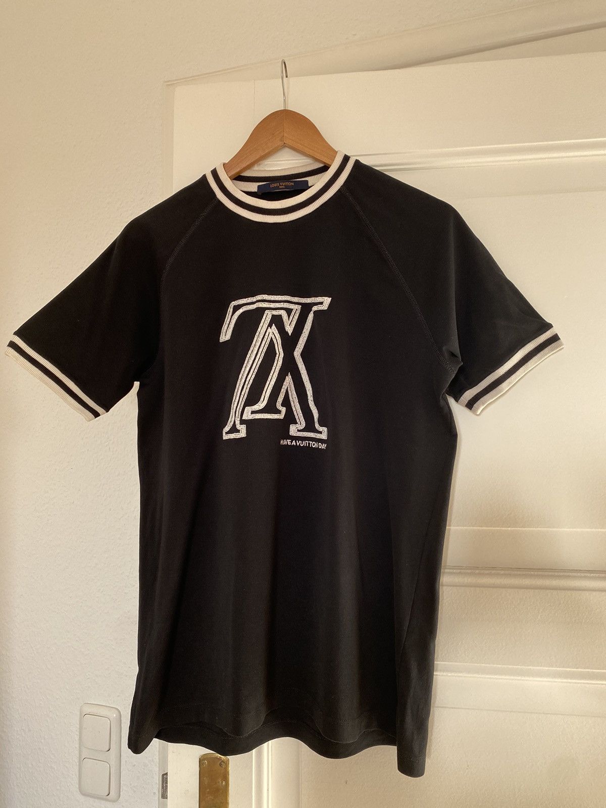 Louis Vuitton Upside Down Louis Vuitton T-Shirt Size US M / EU 48-50 / 2 - 1 Thumbnail