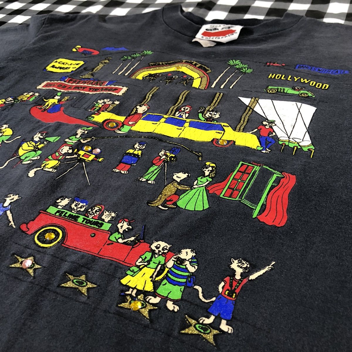 Vintage Hollywood Famous Cats Bowl Red Carpet Vintage T shirt Size US L / EU 52-54 / 3 - 3 Thumbnail