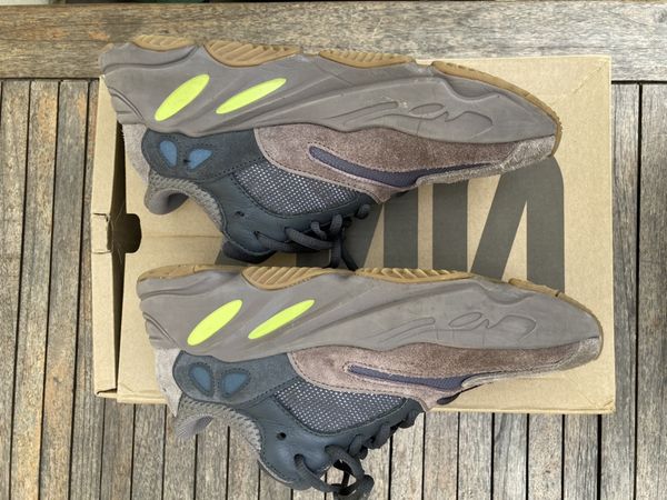 Yeezy hot sale 700 kiwi