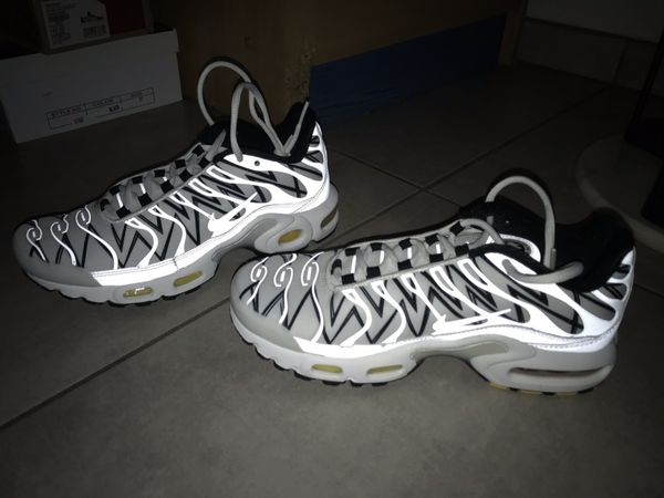 air max plus shark white