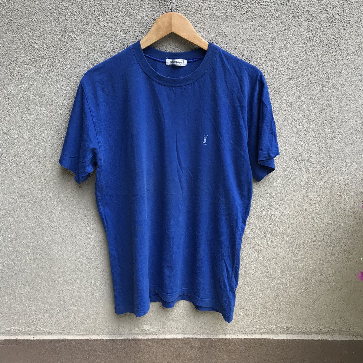 Vintage YVES SAINT LAURENT tee small logo embroidered