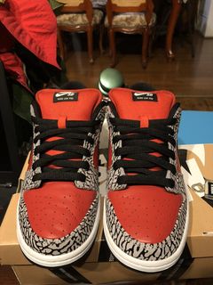 Nike dunk sb low supreme hot sale red cement