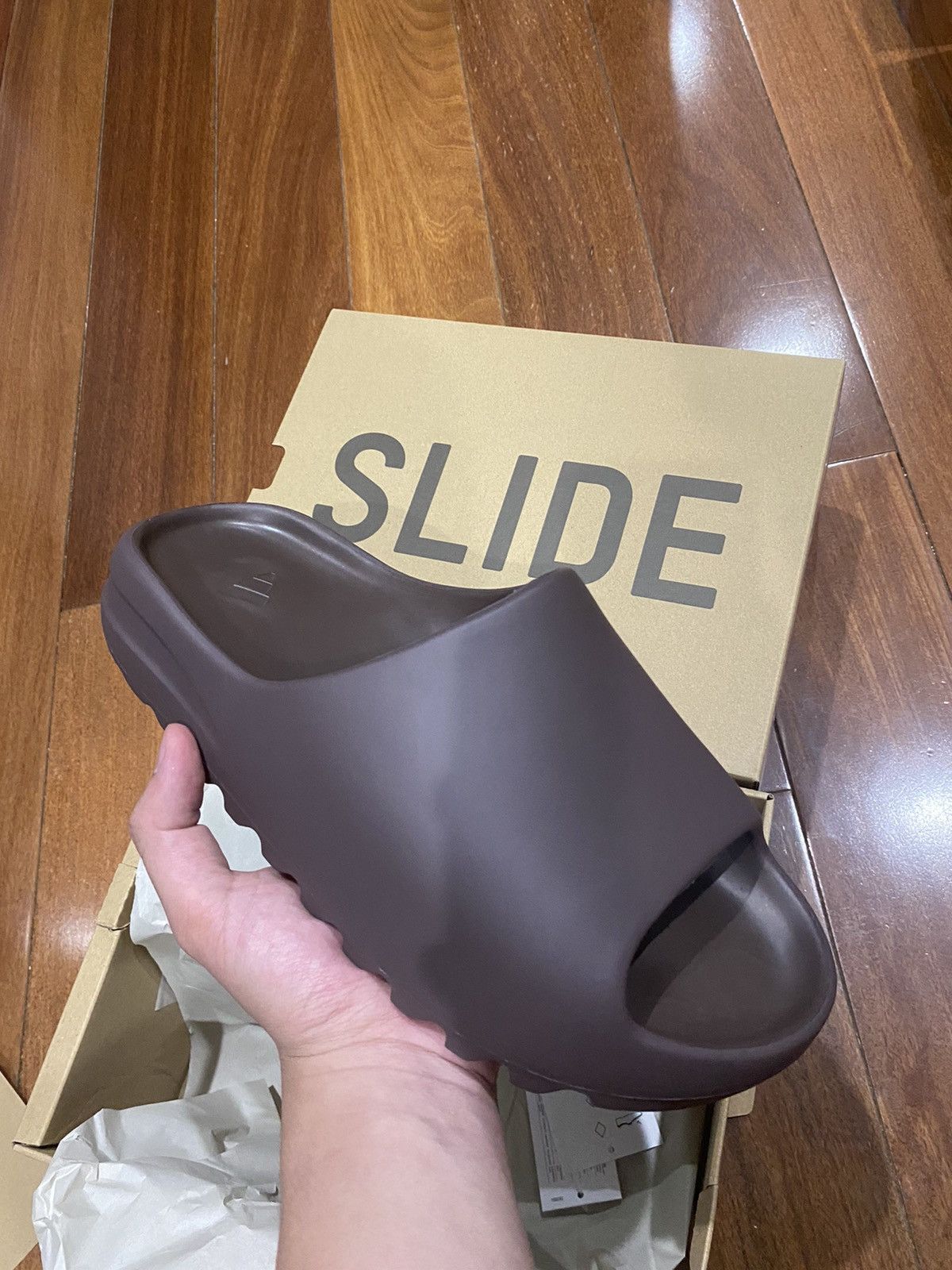 Adidas Yeezy Slide Soot Size US 9 / EU 42 - 2 Thumbnail
