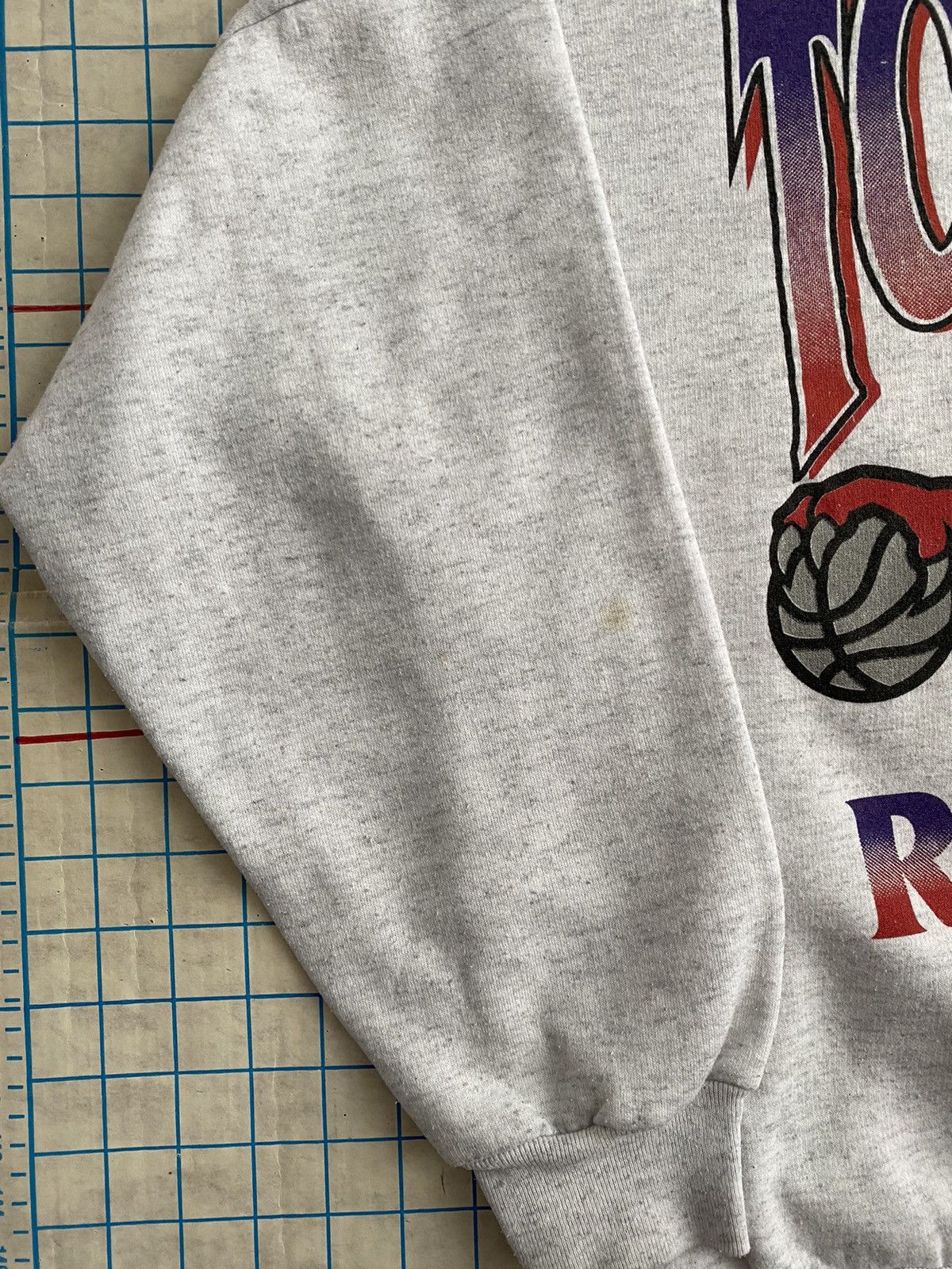 NBA Vintage Toronto Raptors Big Logo Crewneck Ravens Size Large Size US L / EU 52-54 / 3 - 7 Thumbnail