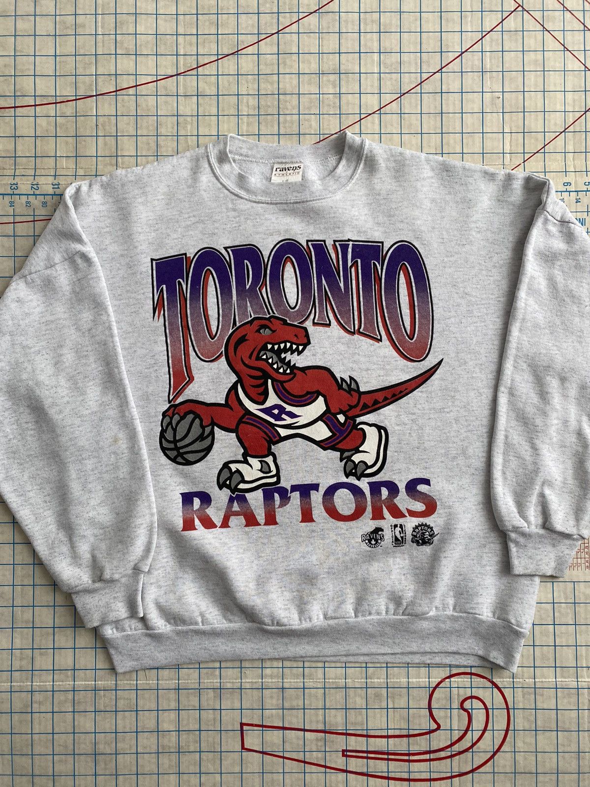 NBA Vintage Toronto Raptors Big Logo Crewneck Ravens Size Large Size US L / EU 52-54 / 3 - 1 Thumbnail