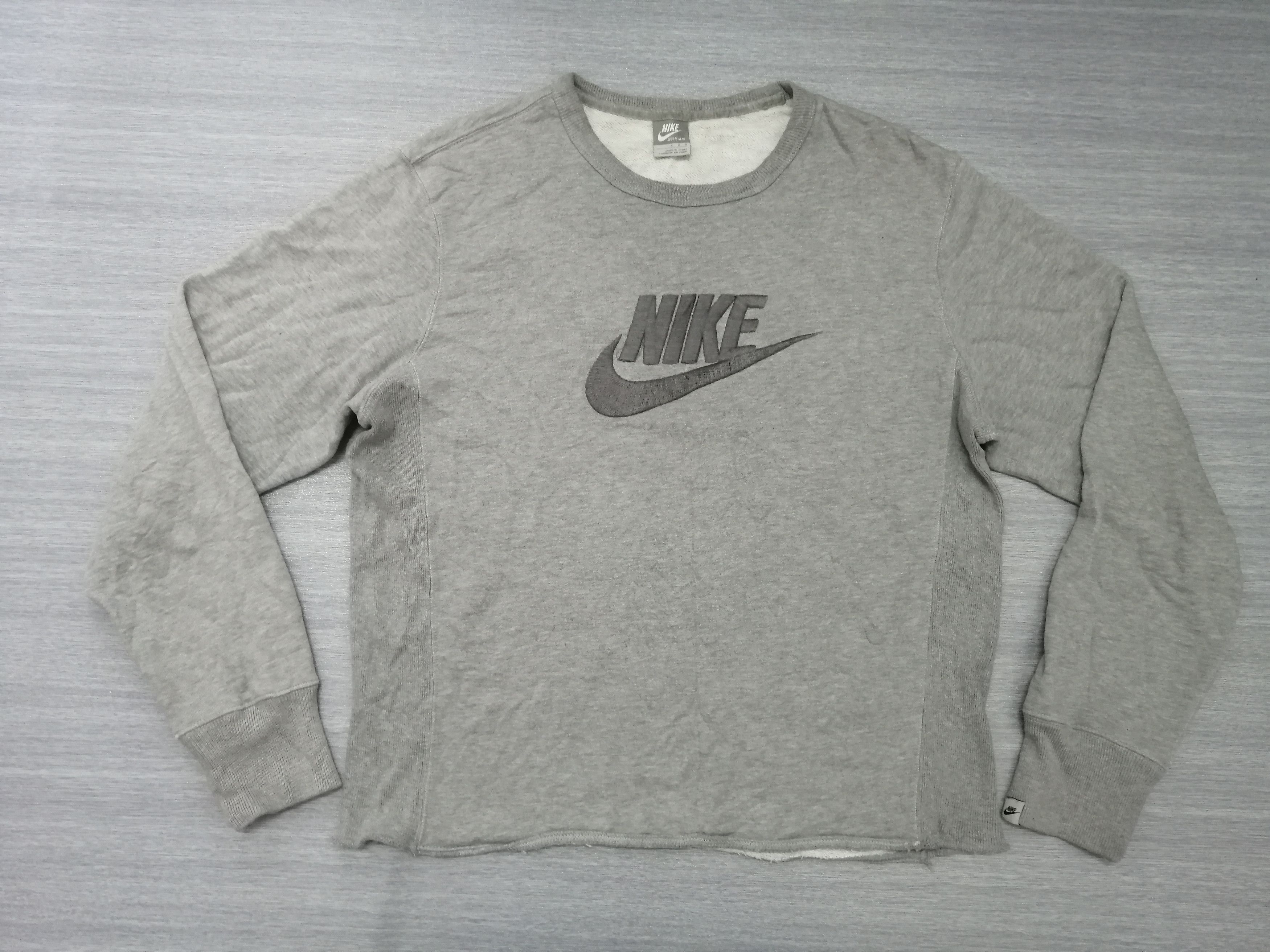 Nike Vintage NIKE Big Logo Embroidery Sweatshirt Size US L / EU 52-54 / 3 - 1 Preview