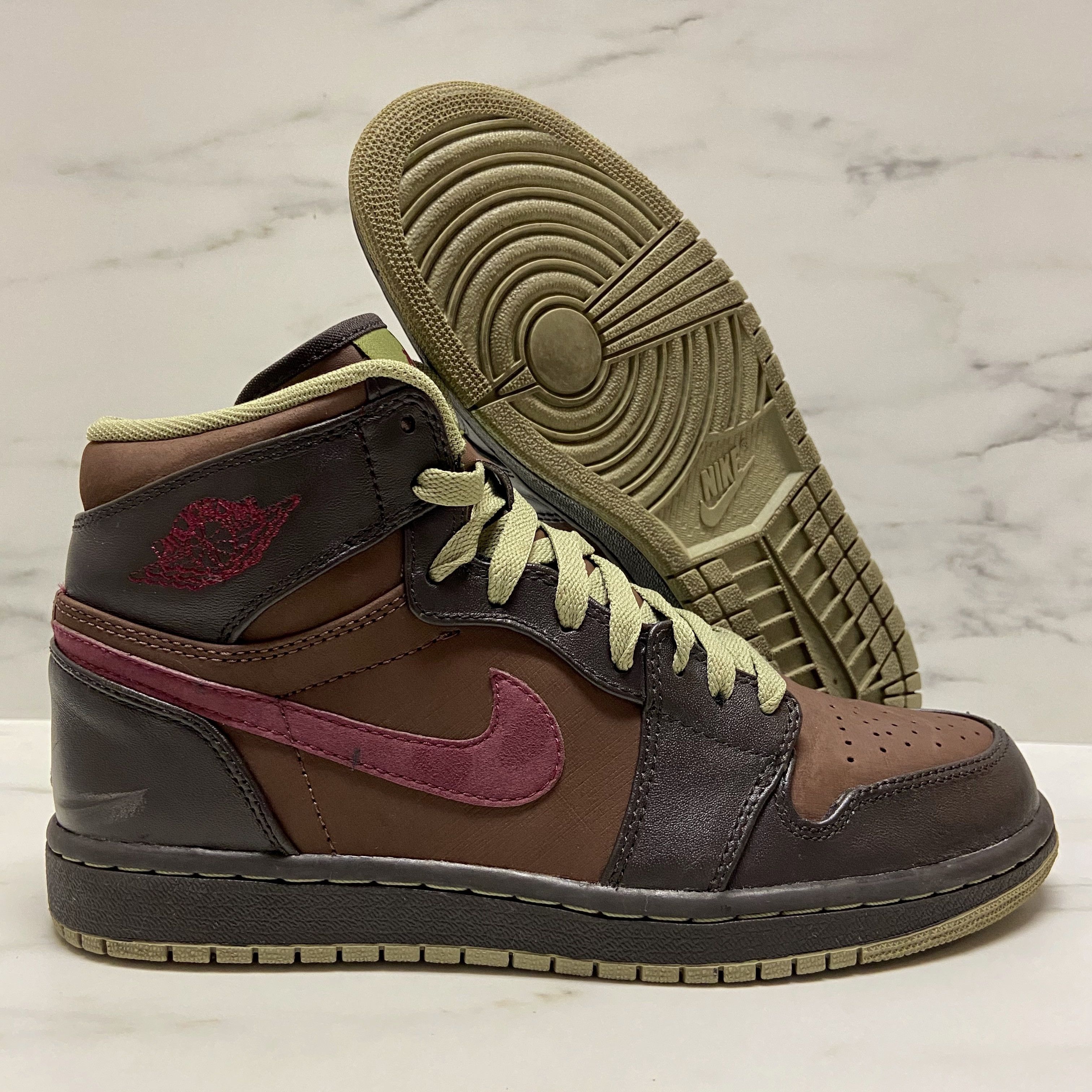 2010 Jordan 1 Retro High Velvet Brown Six Feet Down: Jordan News! main image 2