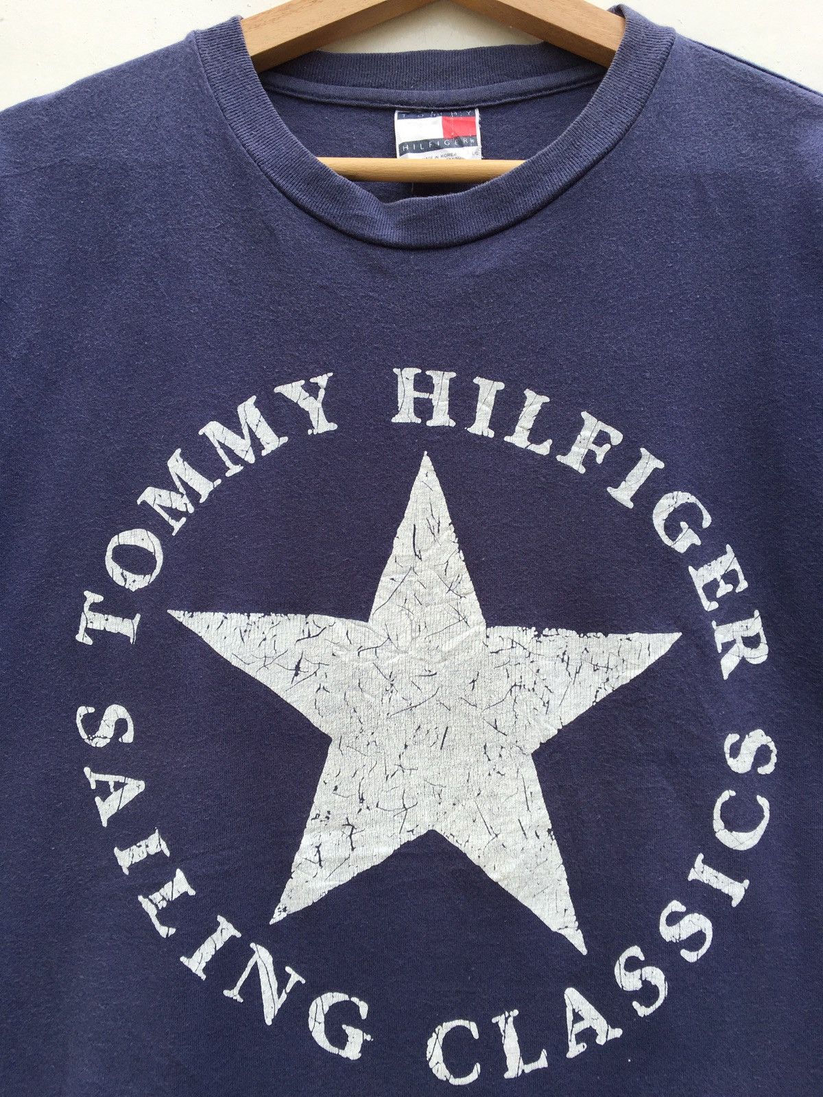 Tommy Hilfiger Rare Tommy Hilfiger Big Logo Spellout Tshirt Size US L / EU 52-54 / 3 - 6 Thumbnail