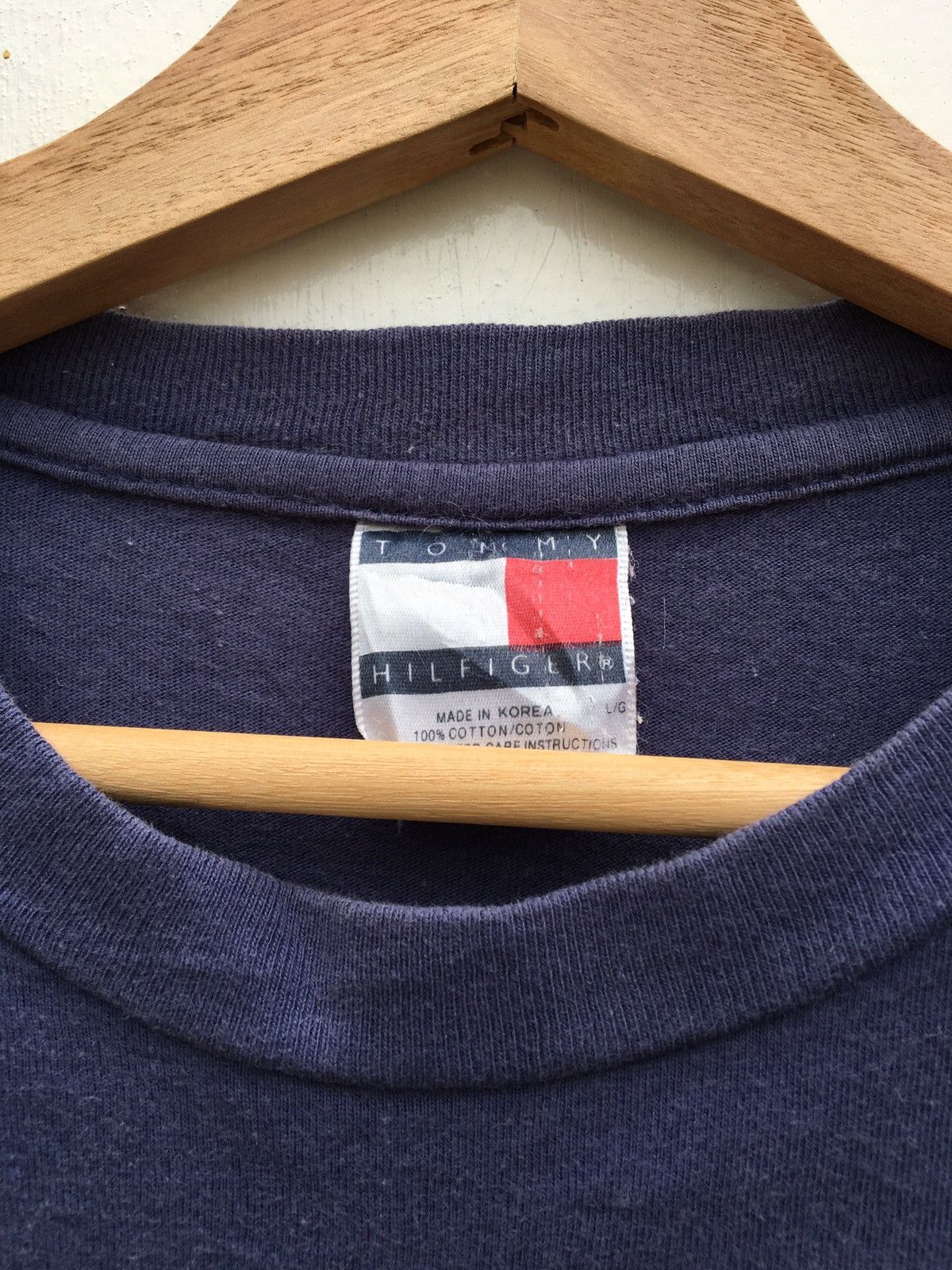Tommy Hilfiger Rare Tommy Hilfiger Big Logo Spellout Tshirt Size US L / EU 52-54 / 3 - 7 Thumbnail