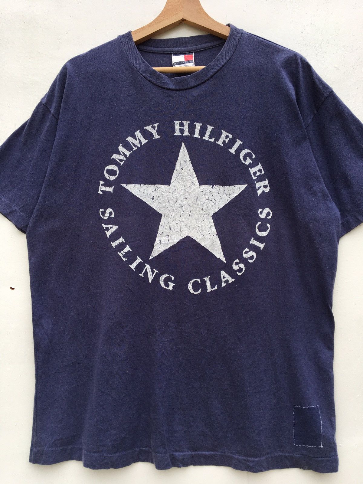 Tommy Hilfiger Rare Tommy Hilfiger Big Logo Spellout Tshirt Size US L / EU 52-54 / 3 - 4 Thumbnail