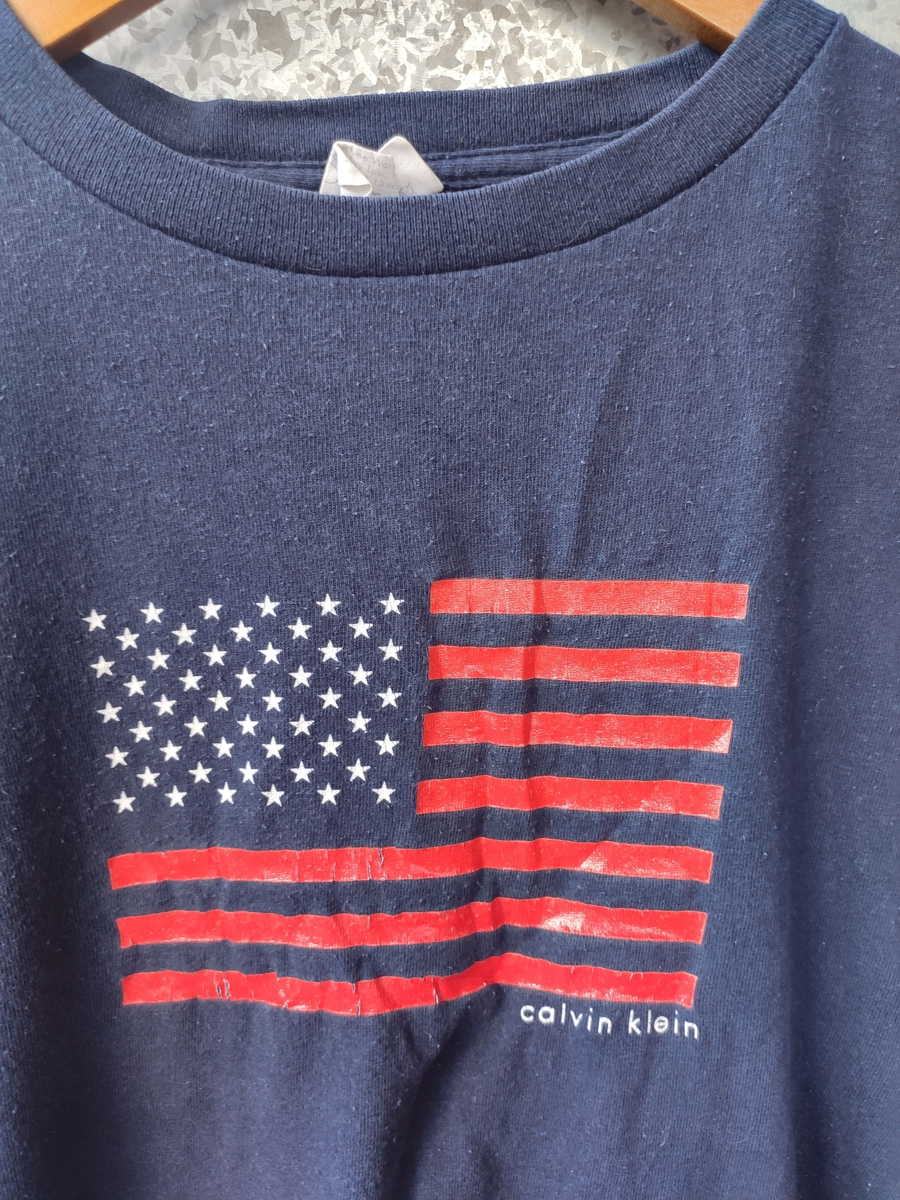 Calvin Klein 🔥 Vintage 90s Vintage Calvin Klein t shirt USA flag Size US L / EU 52-54 / 3 - 2 Thumbnail