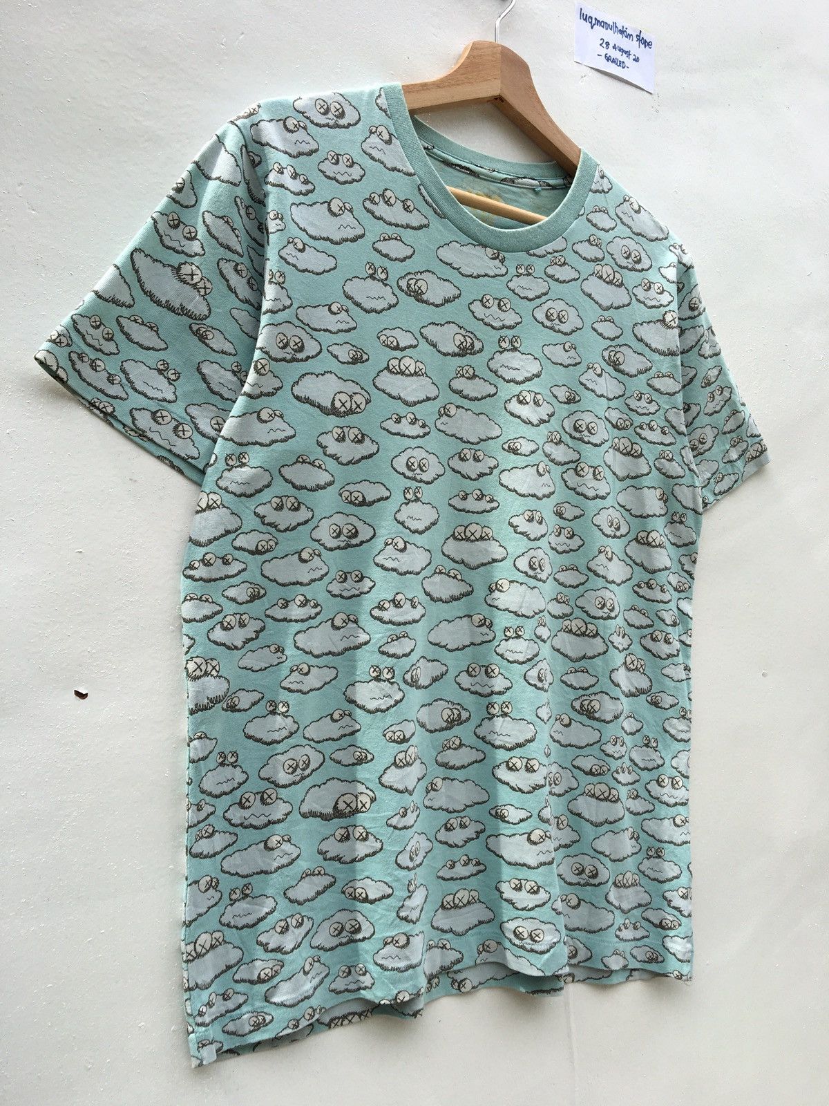 Kaws × Uniqlo Rare Uniqlo UT x Kaws Clouds Tshirt Size US L / EU 52-54 / 3 - 2 Thumbnail
