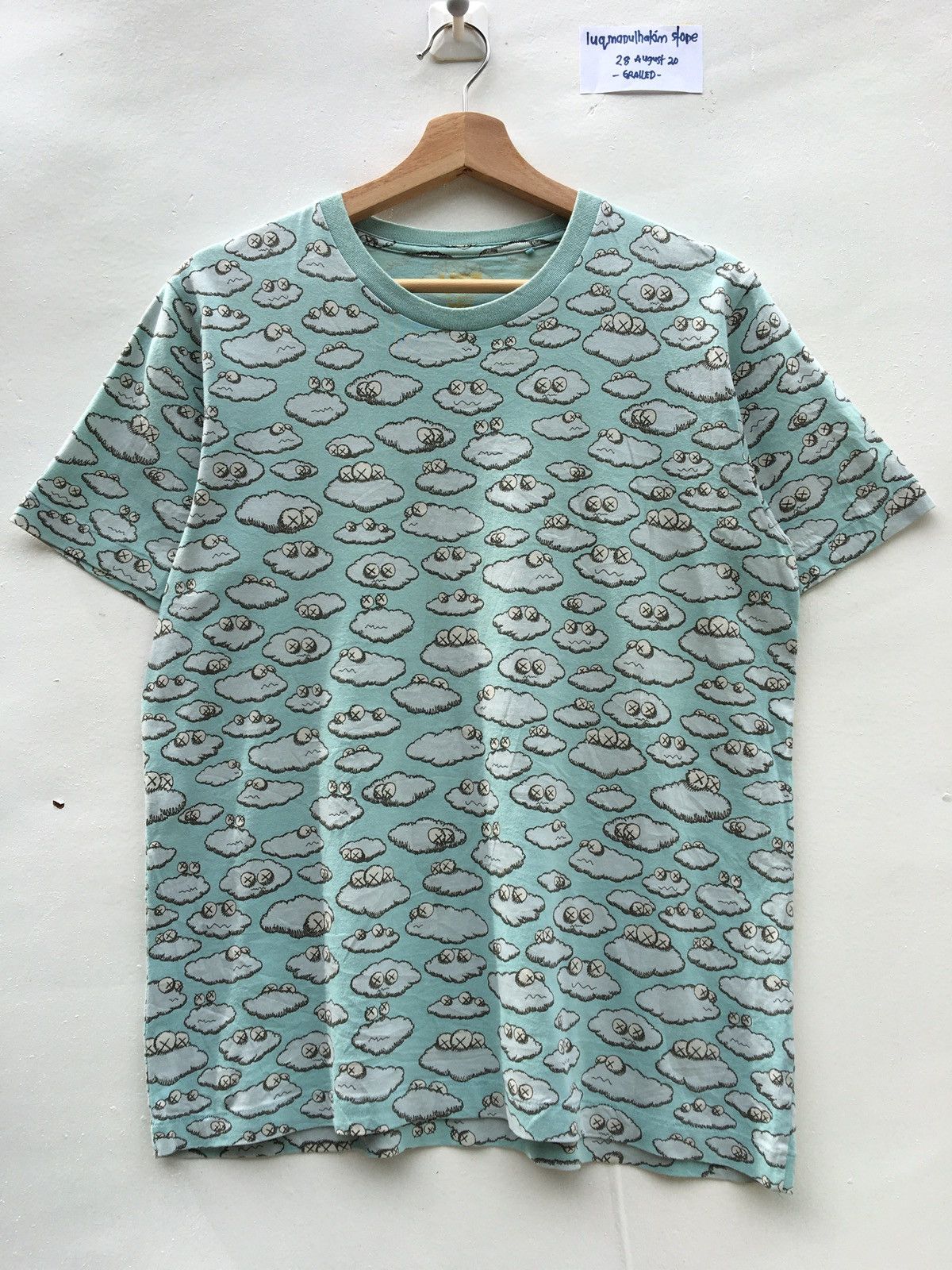 Kaws × Uniqlo Rare Uniqlo UT x Kaws Clouds Tshirt Size US L / EU 52-54 / 3 - 1 Thumbnail