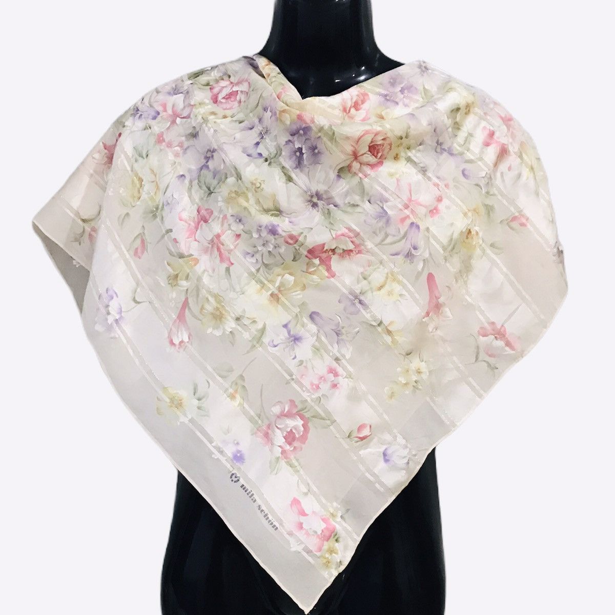 Foulard En Soie Vintage MILA SCHON - Noir - Dimensions 88 X 90 Cm - Occasion (déjà Porté)