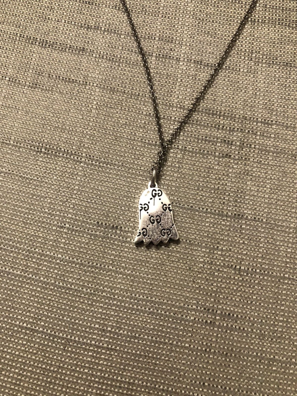 GUCCI ghost 👻 necklace so it is the ghost plus the chain