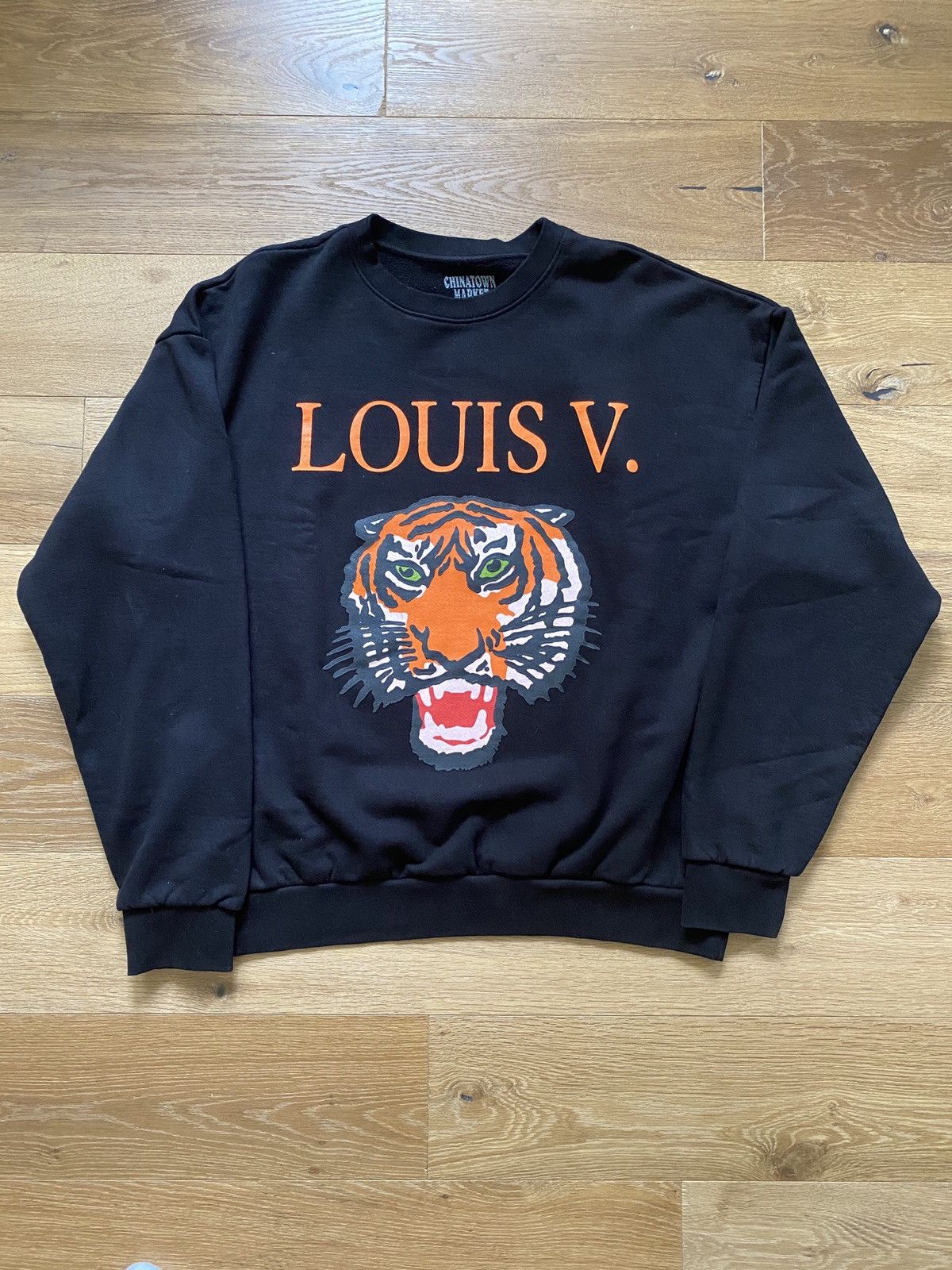 Market CHINATOWN MARKET LOUIS V TIGER BLACK CREWNECK SZ XLARGE Size US XL / EU 56 / 4 - 1 Thumbnail