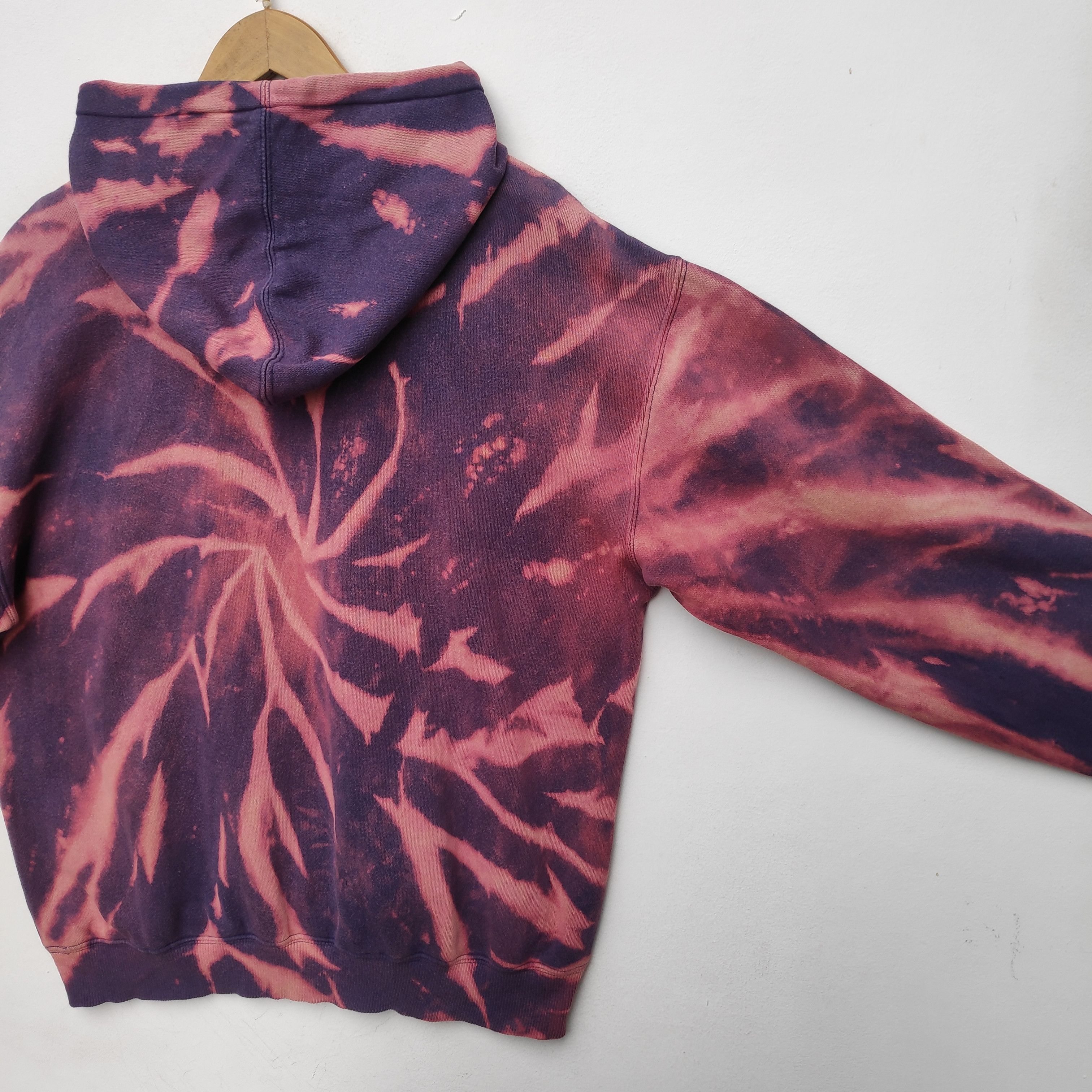 Nike × Vintage Vintage Nike Bleach Wash Tie Dye Large Size Hoodie Size US L / EU 52-54 / 3 - 7 Thumbnail
