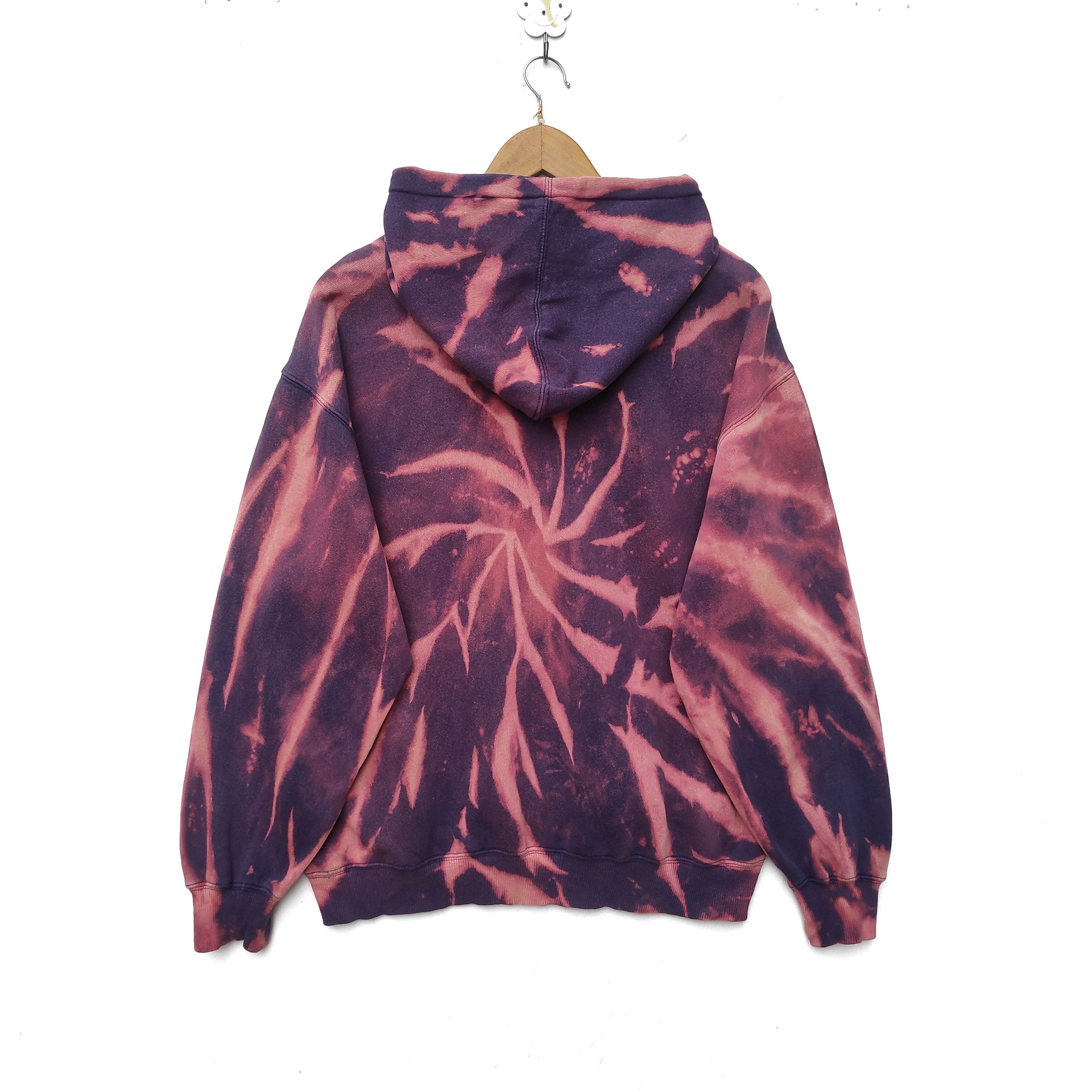 Nike × Vintage Vintage Nike Bleach Wash Tie Dye Large Size Hoodie Size US L / EU 52-54 / 3 - 2 Thumbnail