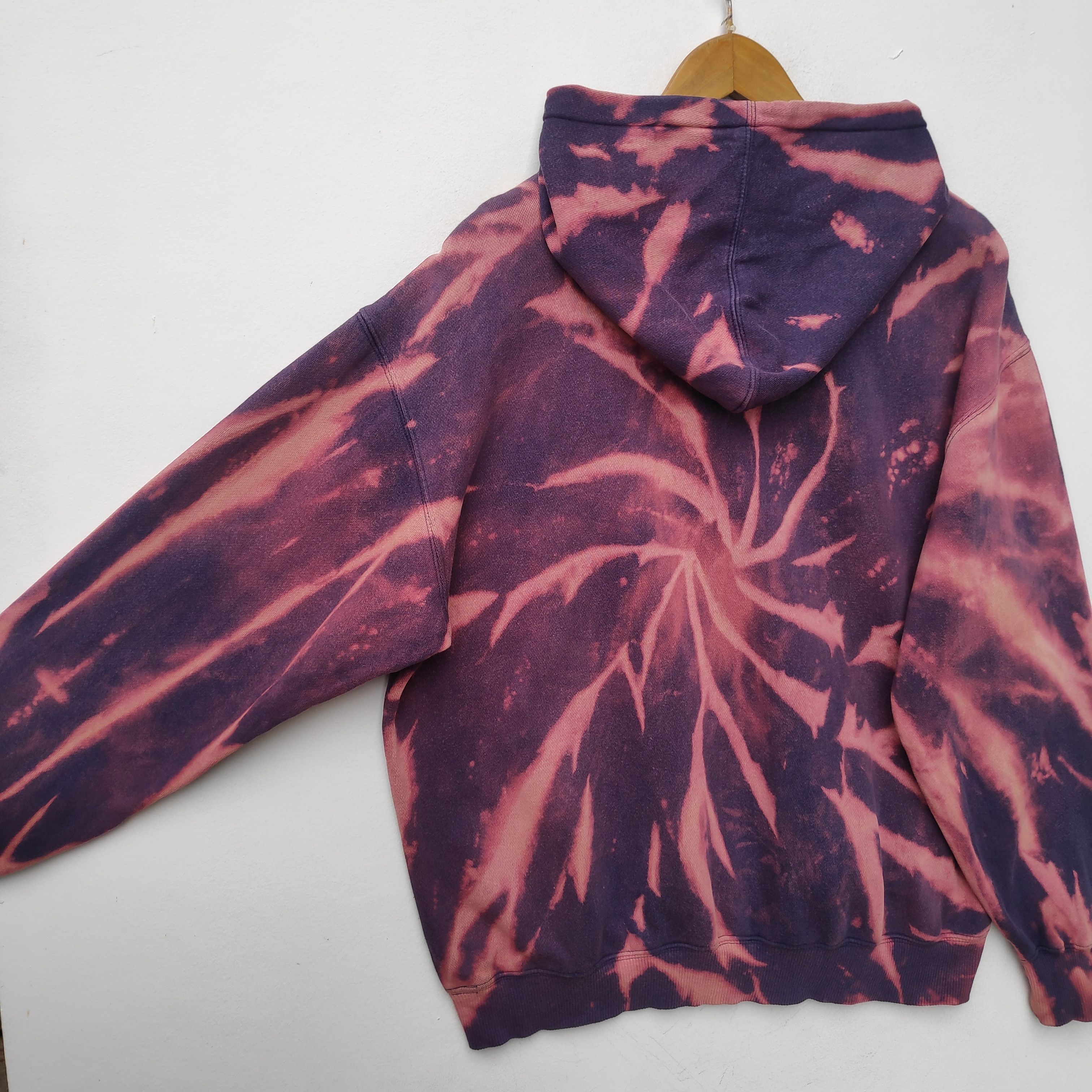 Nike × Vintage Vintage Nike Bleach Wash Tie Dye Large Size Hoodie Size US L / EU 52-54 / 3 - 6 Thumbnail