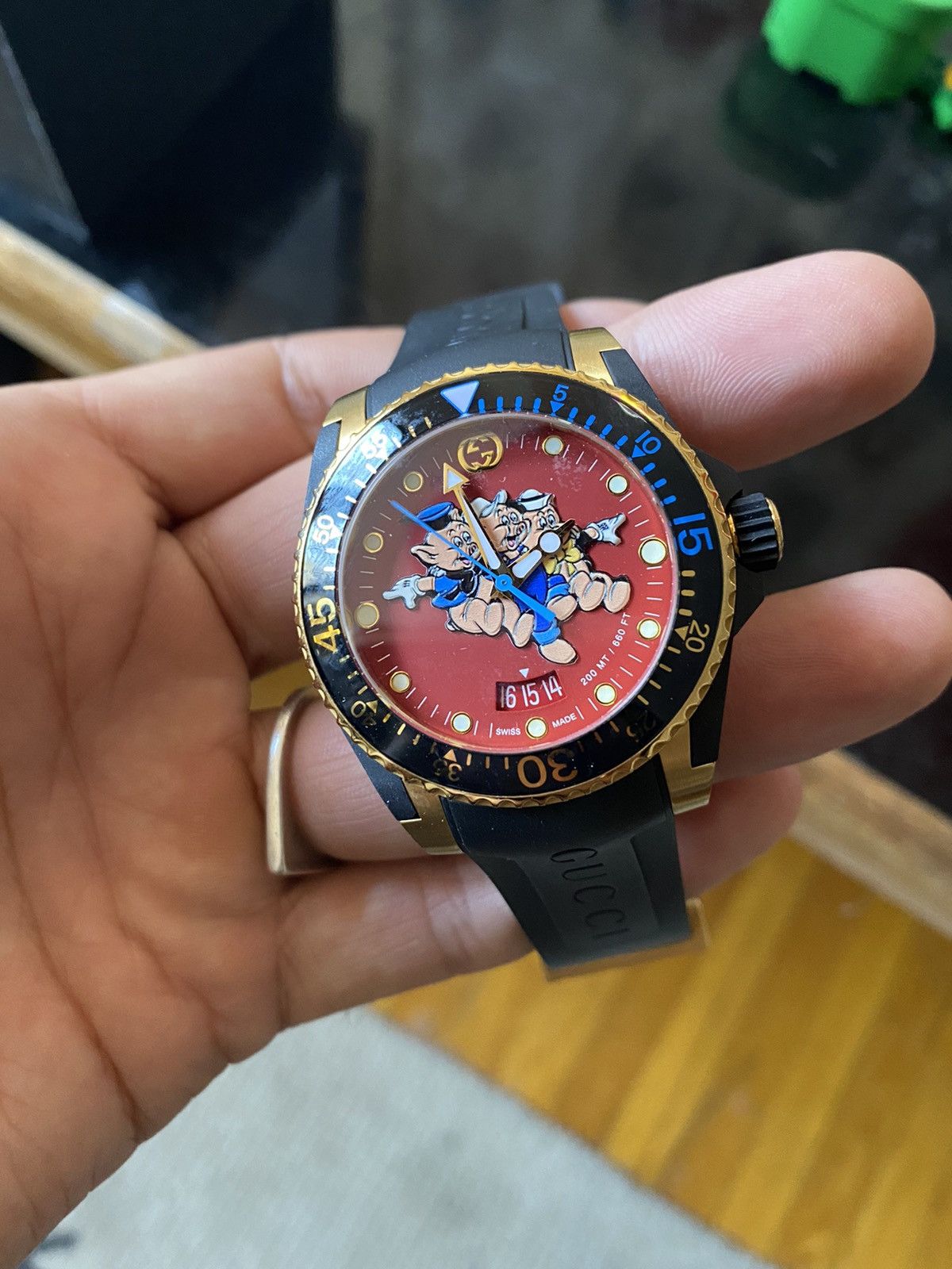 Gucci hot sale watch pig