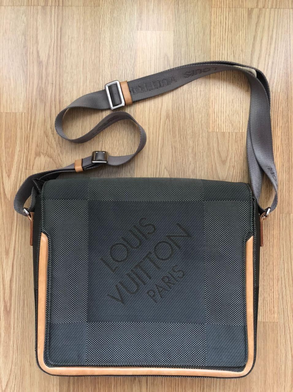 Louis Vuitton A Terre Damier Geant Citadin Messenger