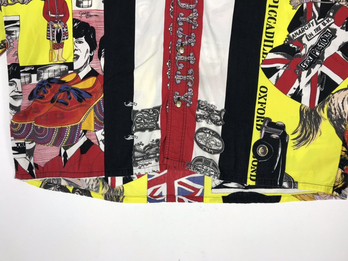 Versace vintage versace x sex pistols x the beatles all over print Size US M / EU 48-50 / 2 - 6 Thumbnail