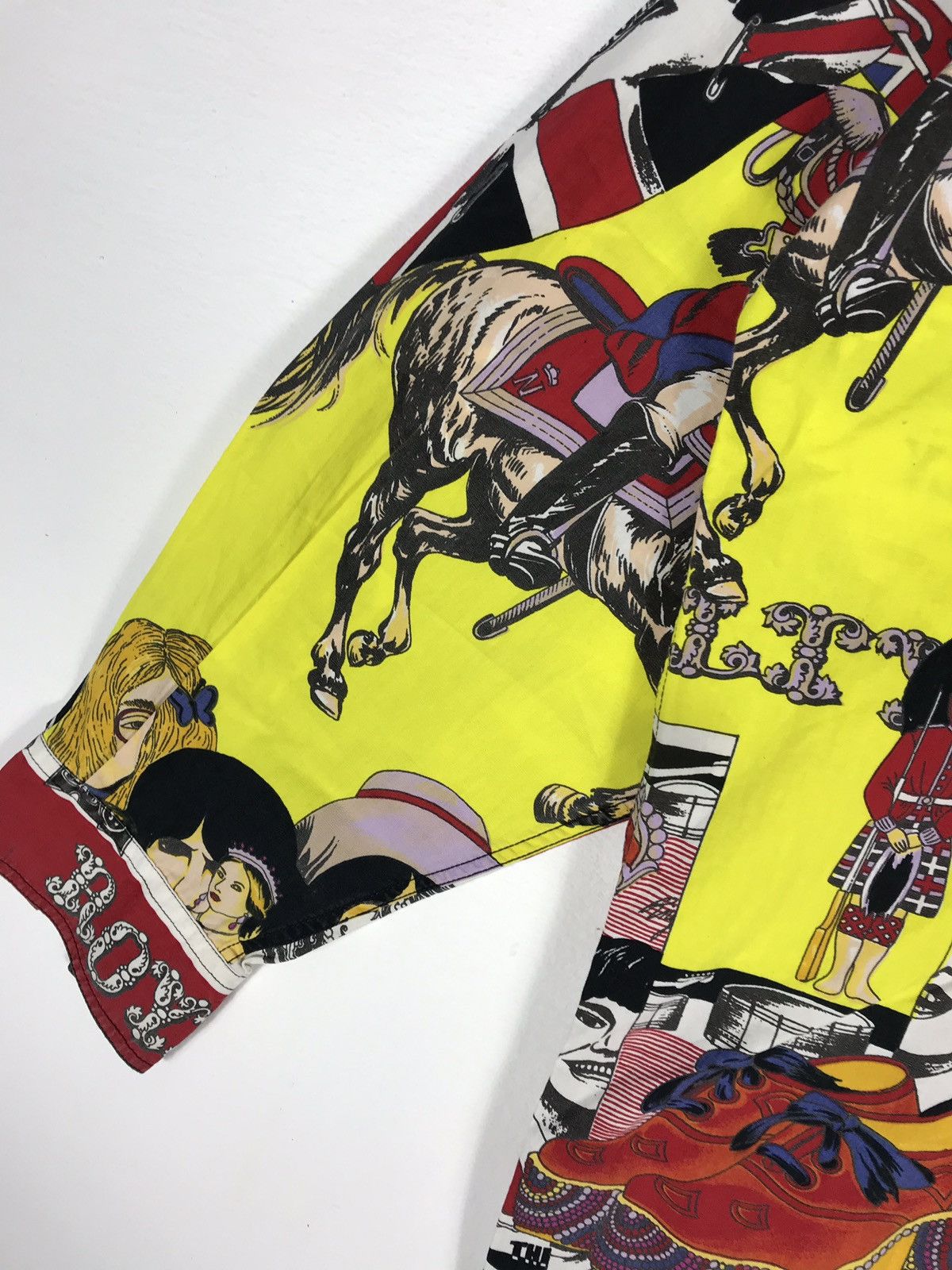 Versace vintage versace x sex pistols x the beatles all over print Size US M / EU 48-50 / 2 - 4 Thumbnail