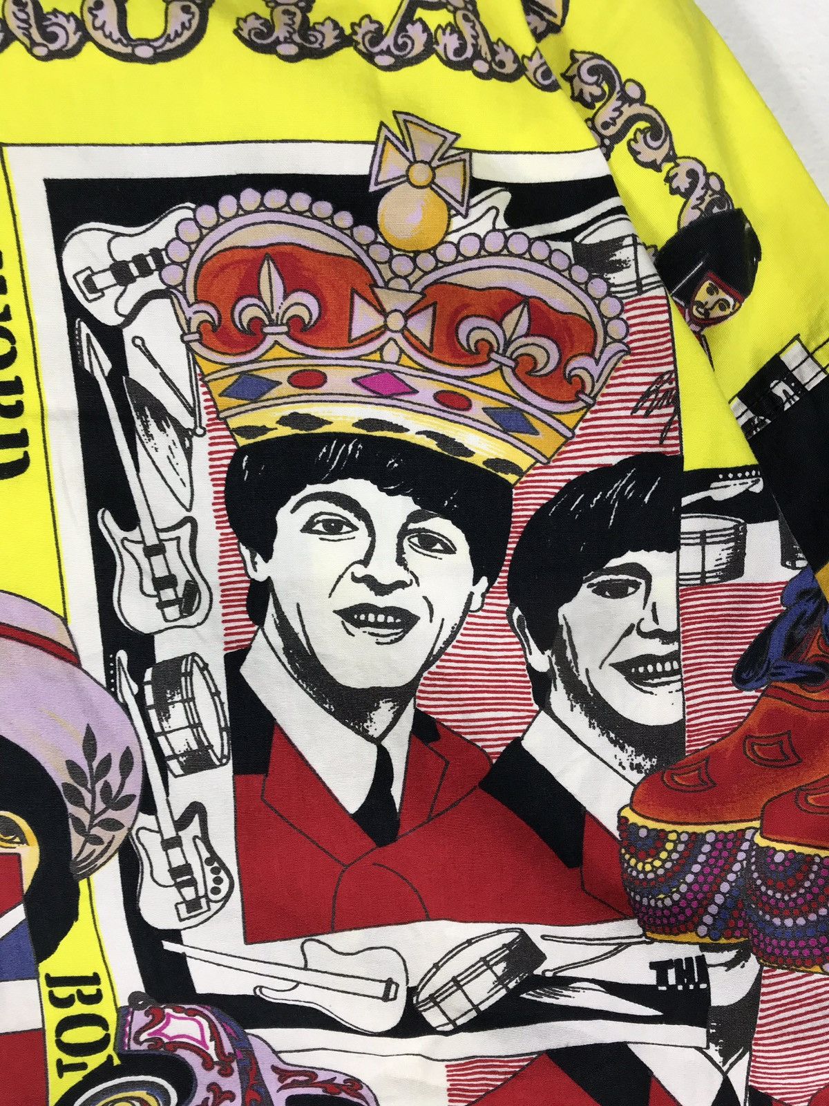 Versace vintage versace x sex pistols x the beatles all over print Size US M / EU 48-50 / 2 - 10 Thumbnail