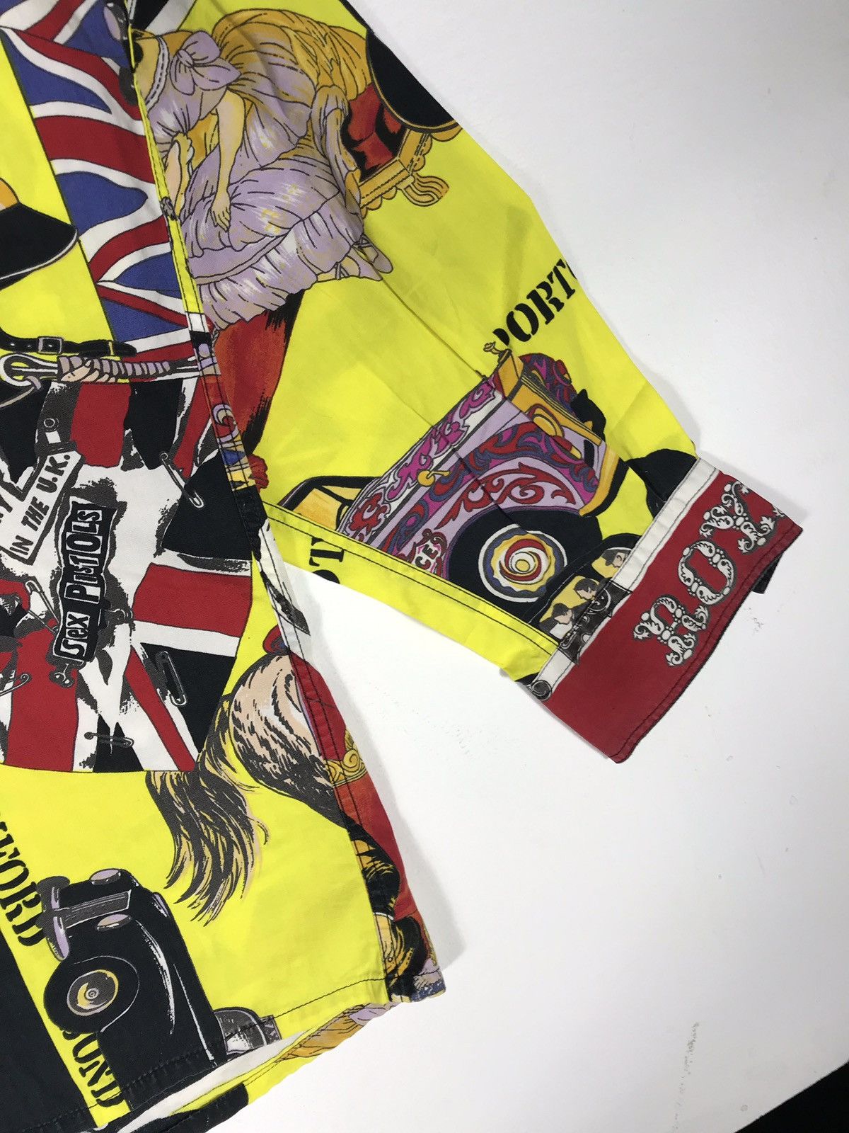 Versace vintage versace x sex pistols x the beatles all over print Size US M / EU 48-50 / 2 - 5 Thumbnail
