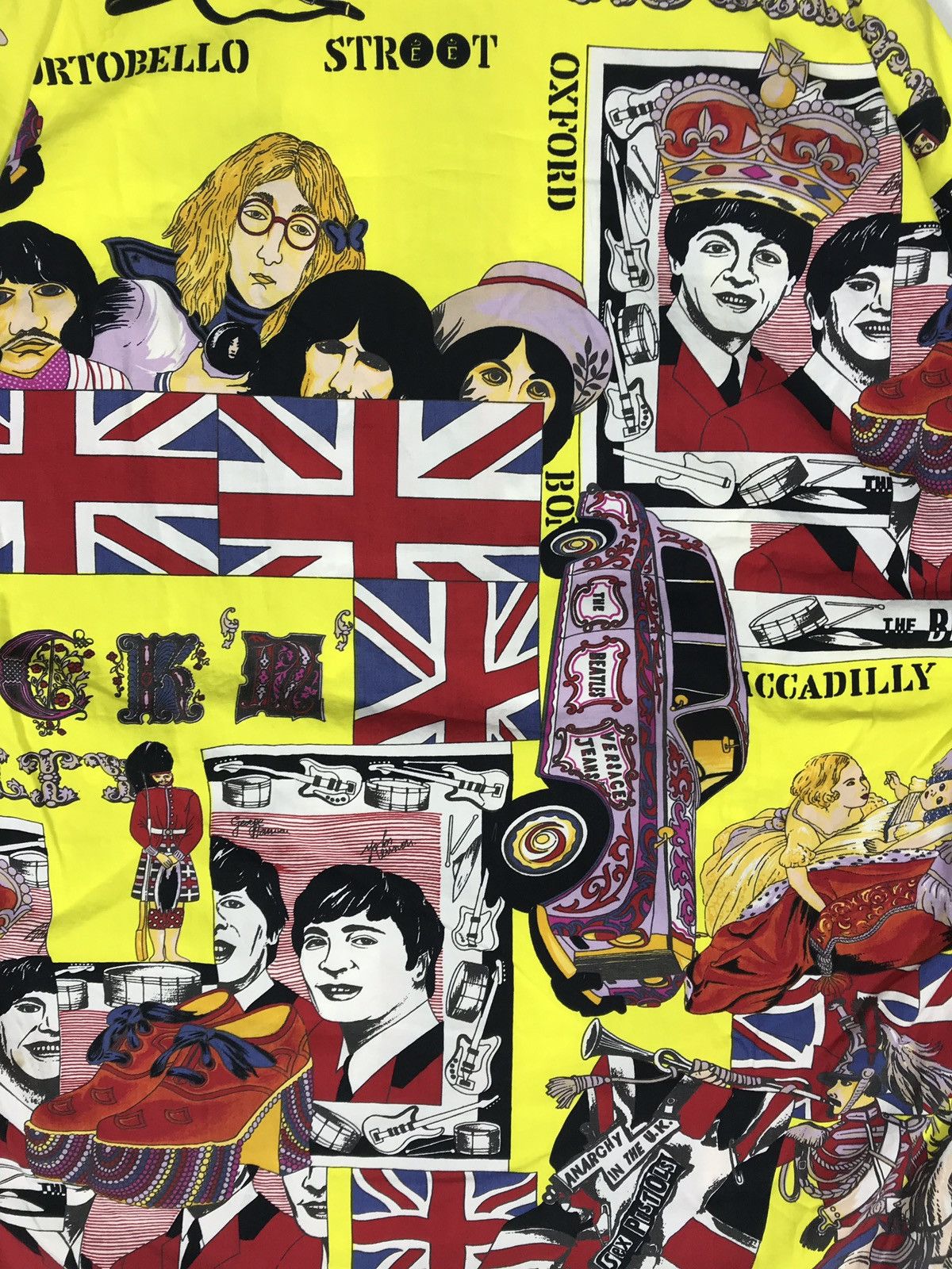 Versace vintage versace x sex pistols x the beatles all over print Size US M / EU 48-50 / 2 - 8 Thumbnail