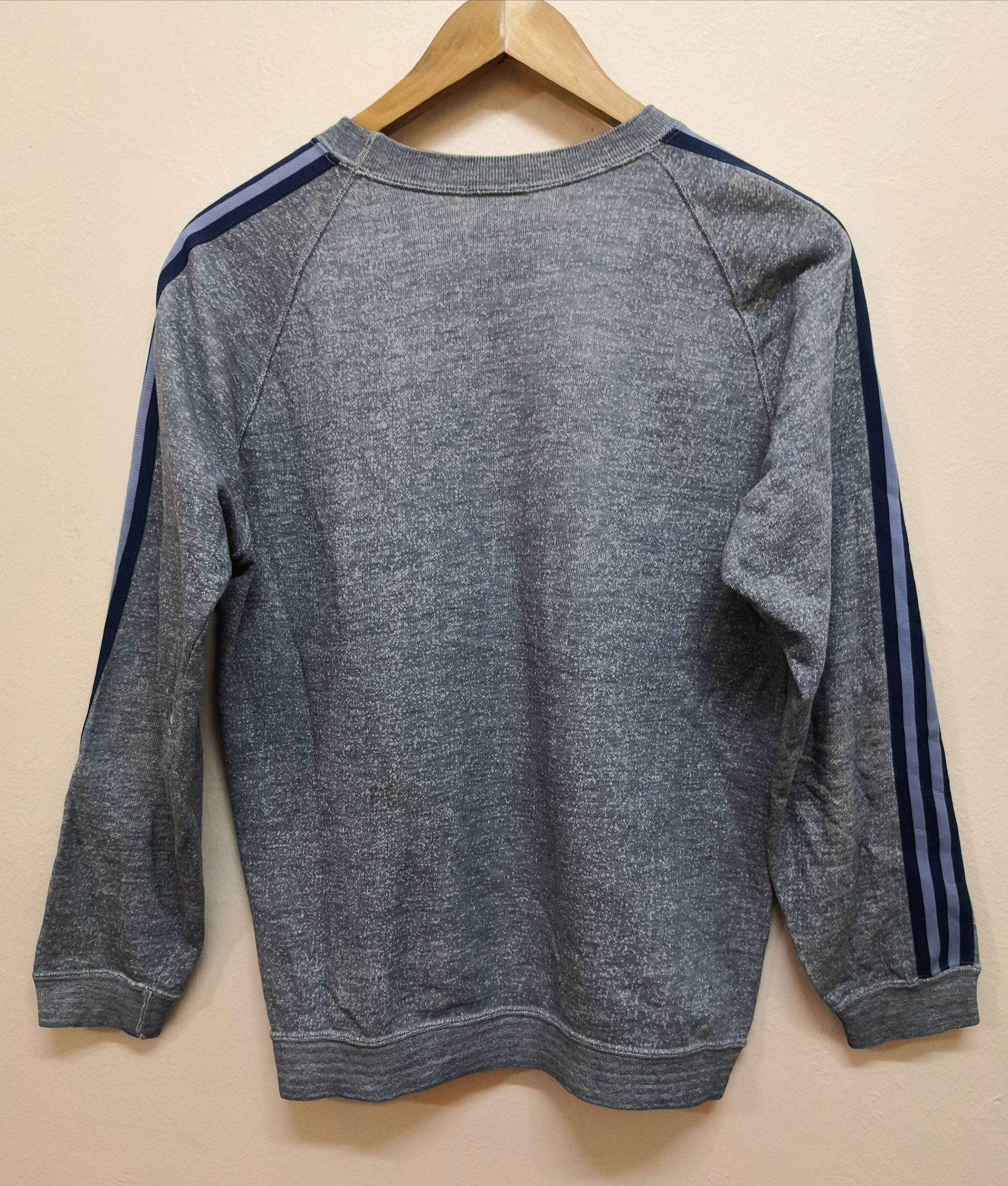 DISTRESSED ADIDAS X VINTAGE X STRIPES X SWEATSHIRT