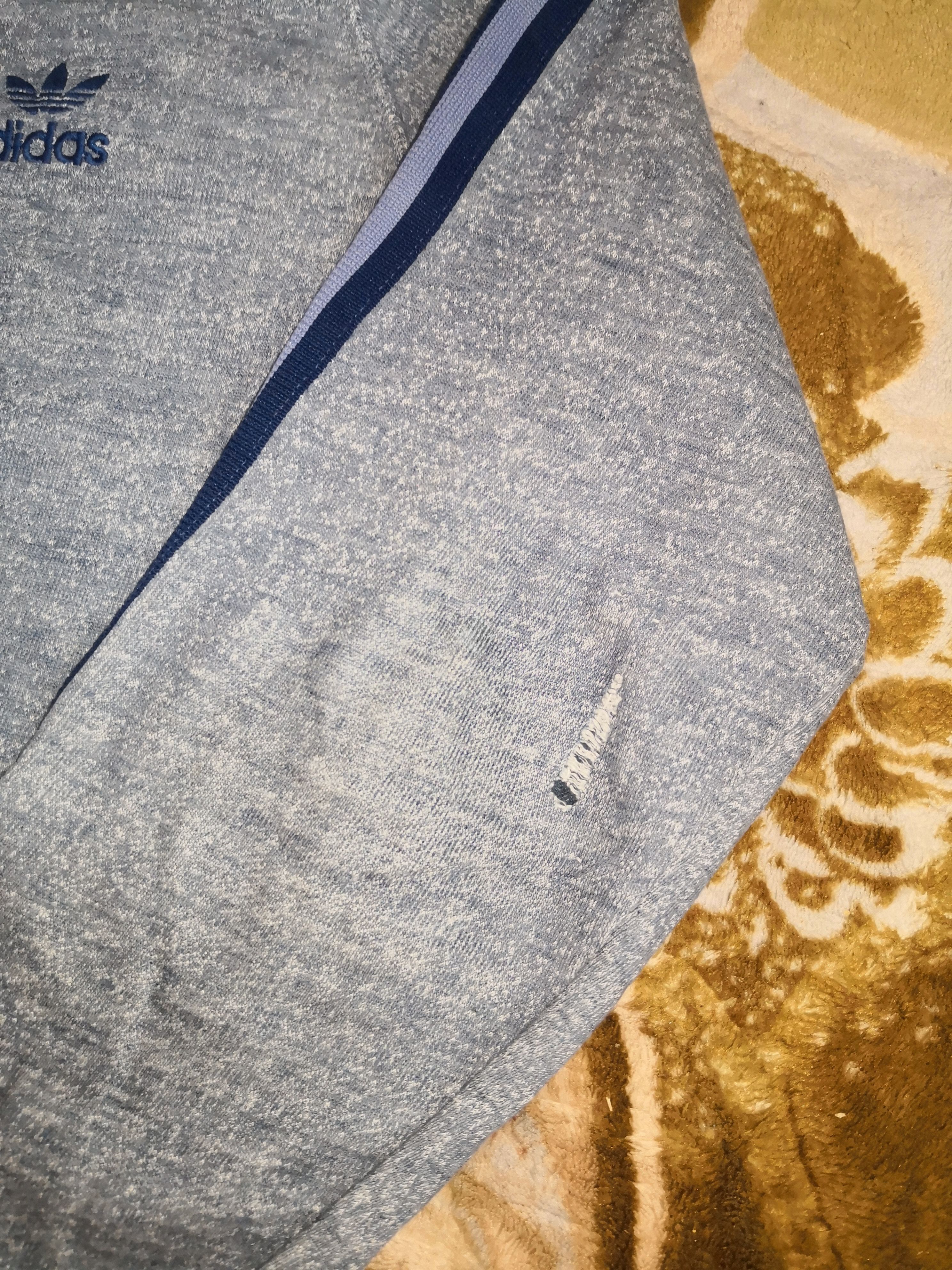 DISTRESSED ADIDAS X VINTAGE X STRIPES X SWEATSHIRT