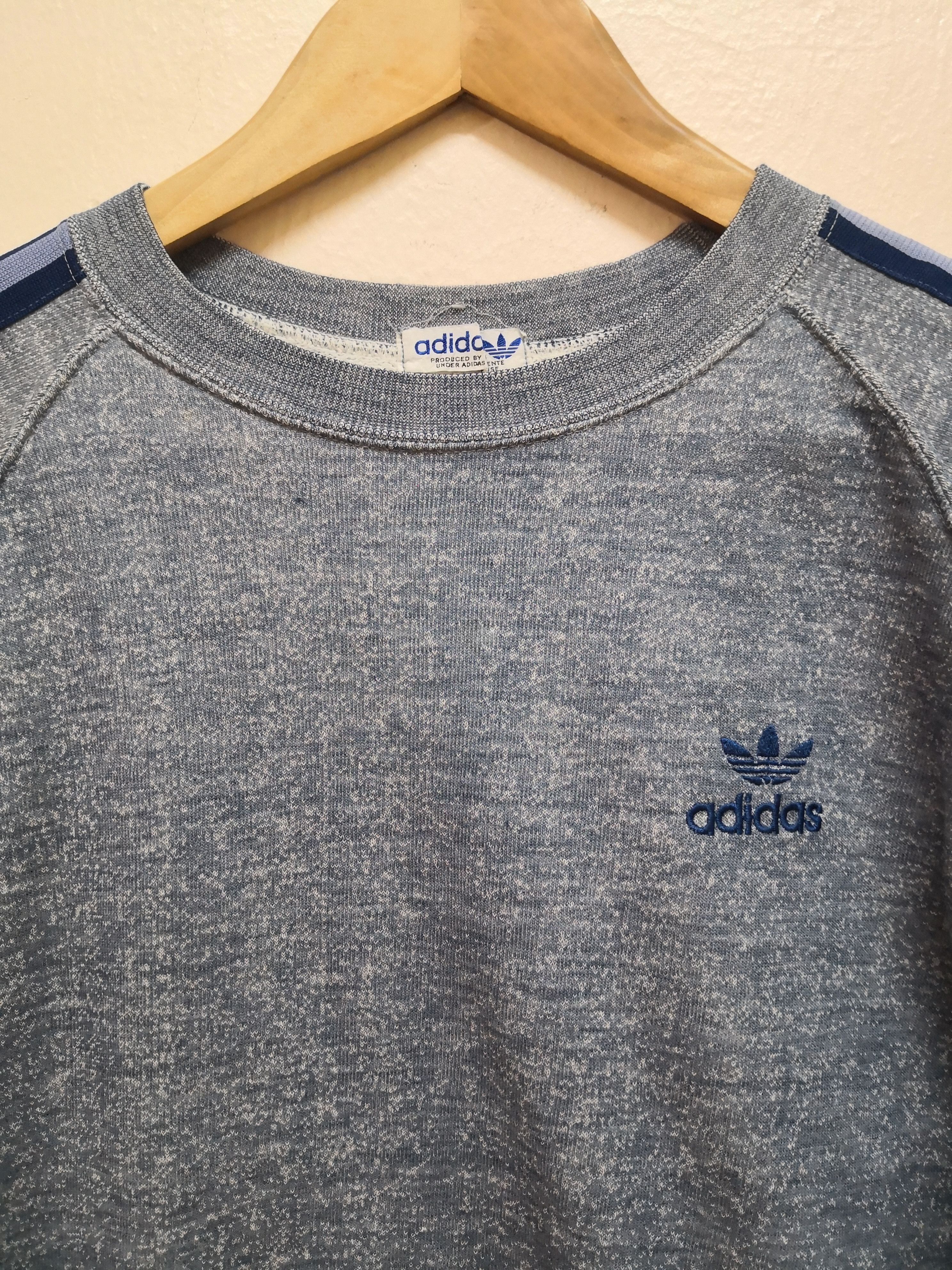 DISTRESSED ADIDAS X VINTAGE X STRIPES X SWEATSHIRT